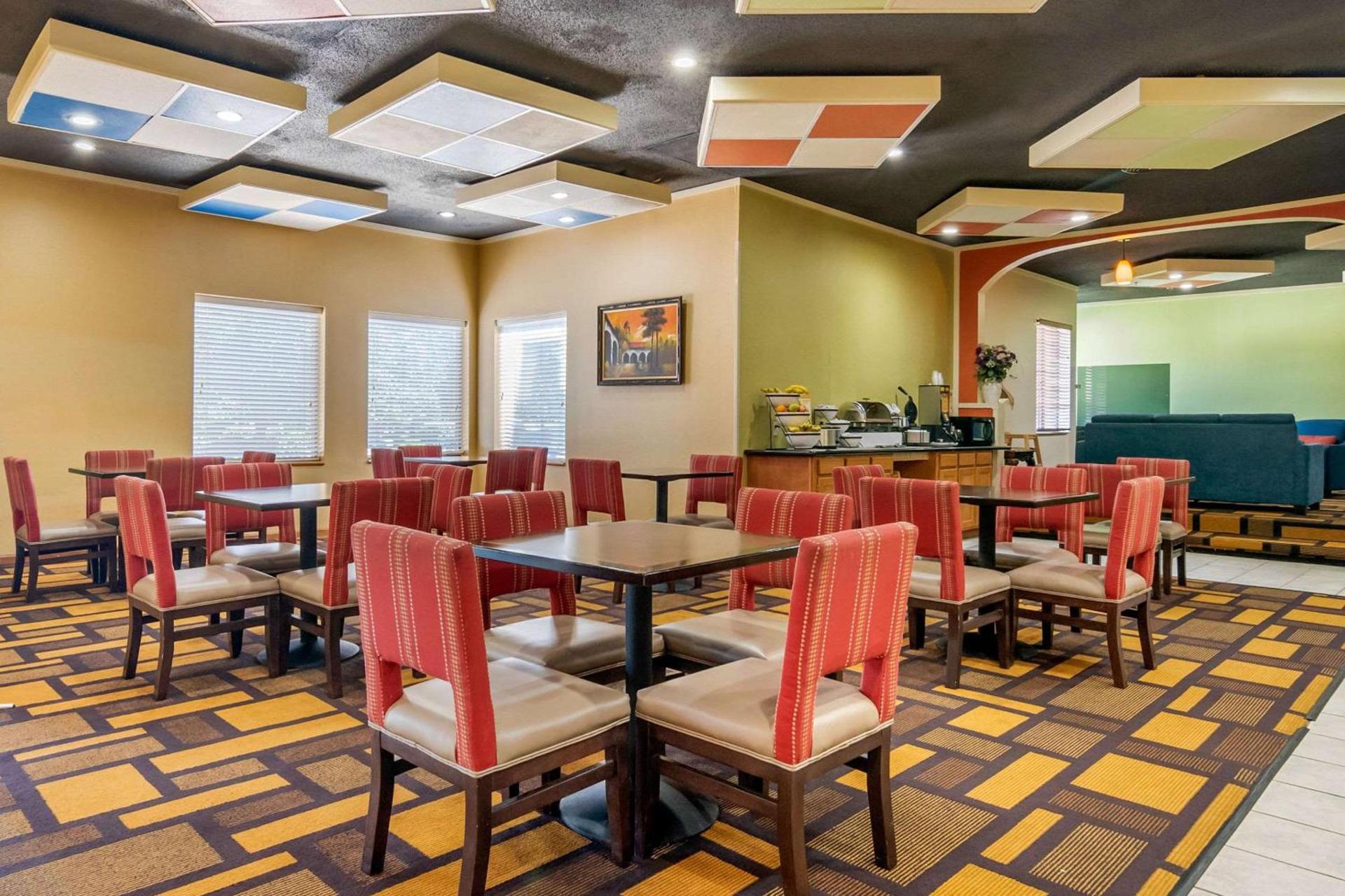 Quality Inn & Suites Lenexa Kansas City photo 18