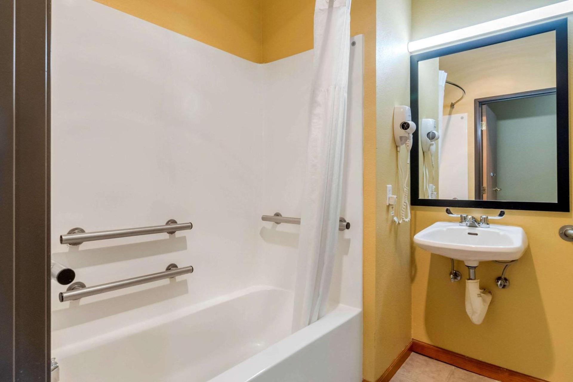 Quality Inn & Suites Lenexa Kansas City photo 4