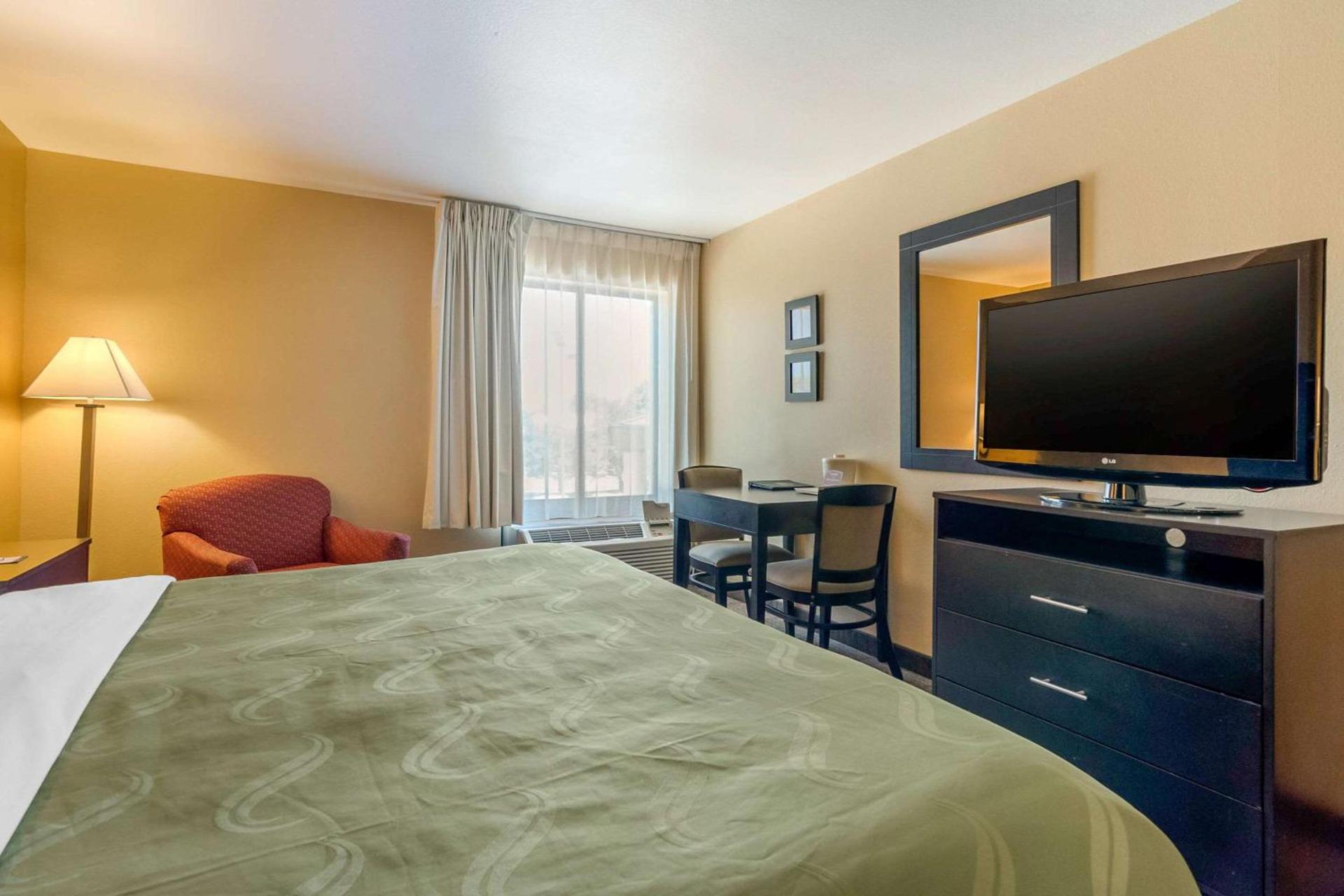 Quality Inn & Suites Lenexa Kansas City photo 12