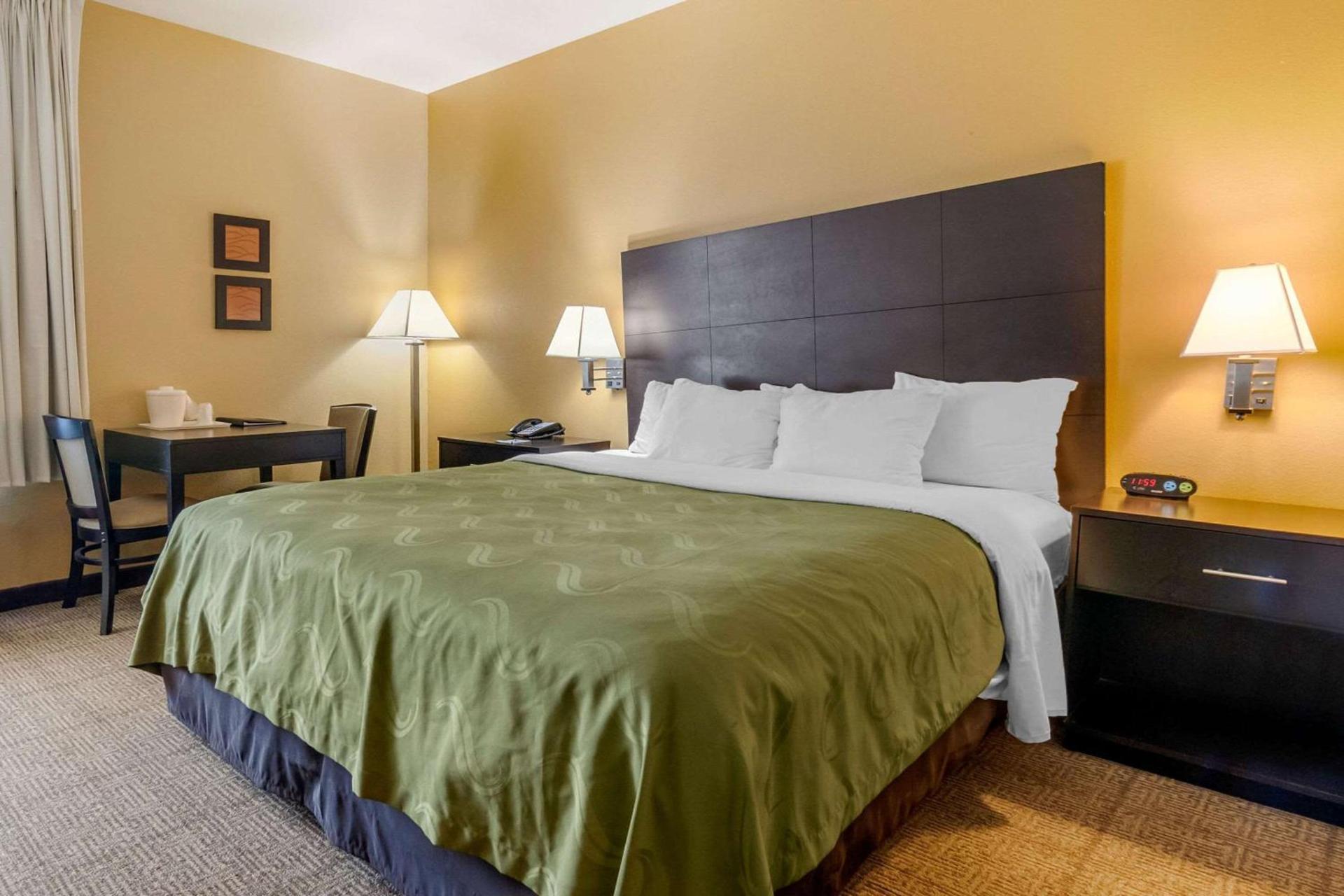 Quality Inn & Suites Lenexa Kansas City photo 10
