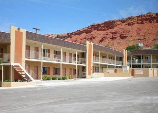 Economy Inn & Suites photo 1