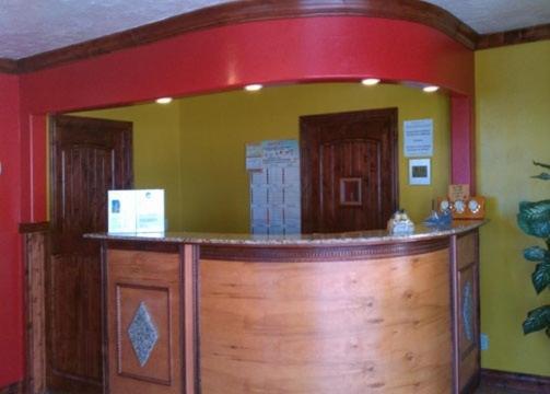 Economy Inn & Suites photo 10