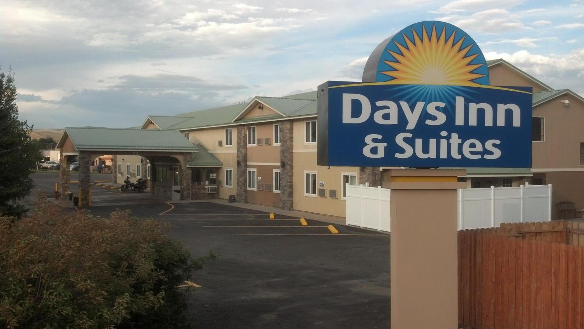 Days Inn & Suites by Wyndham Gunnison photo 2