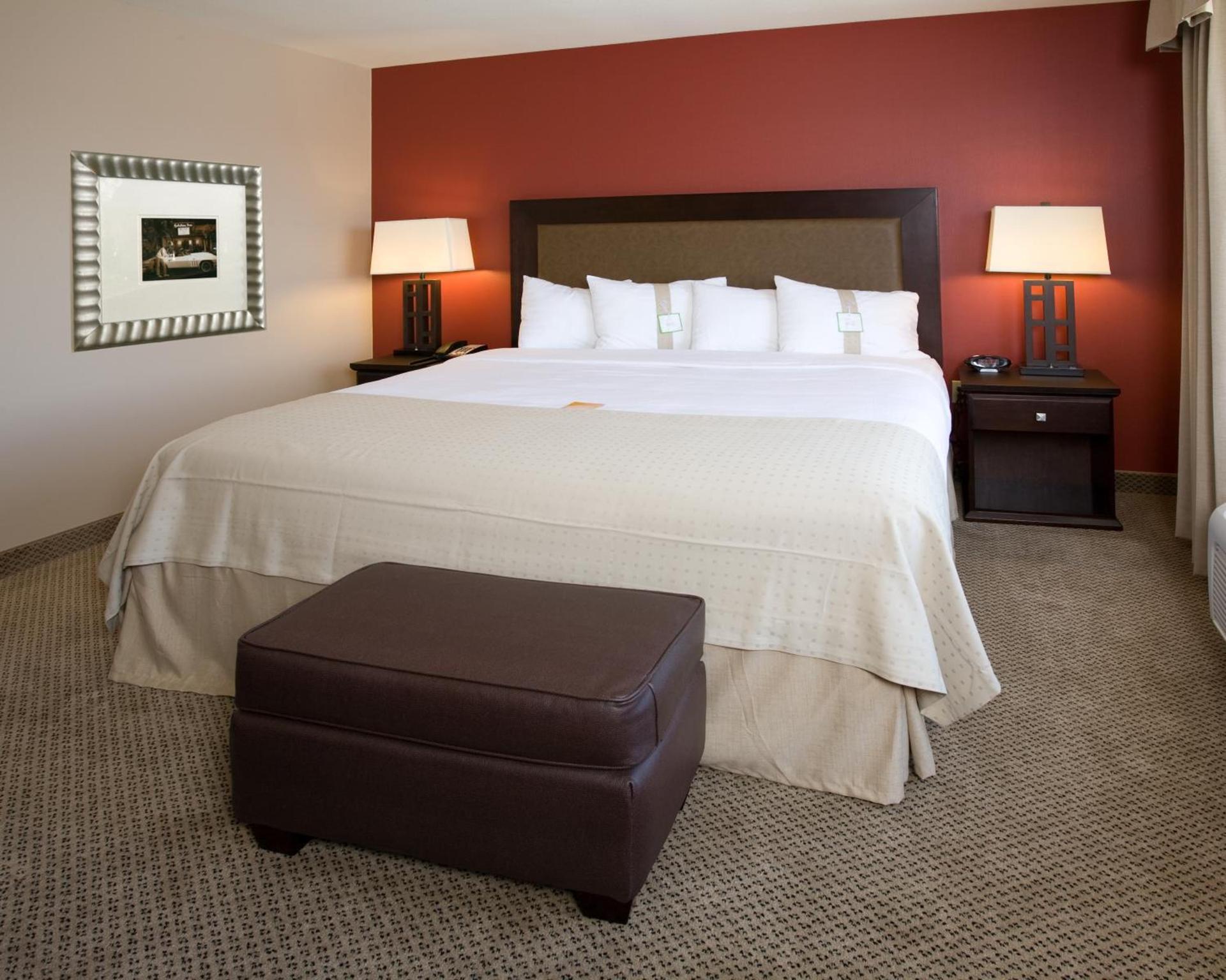Holiday Inn & Suites Bakersfield by IHG photo 3