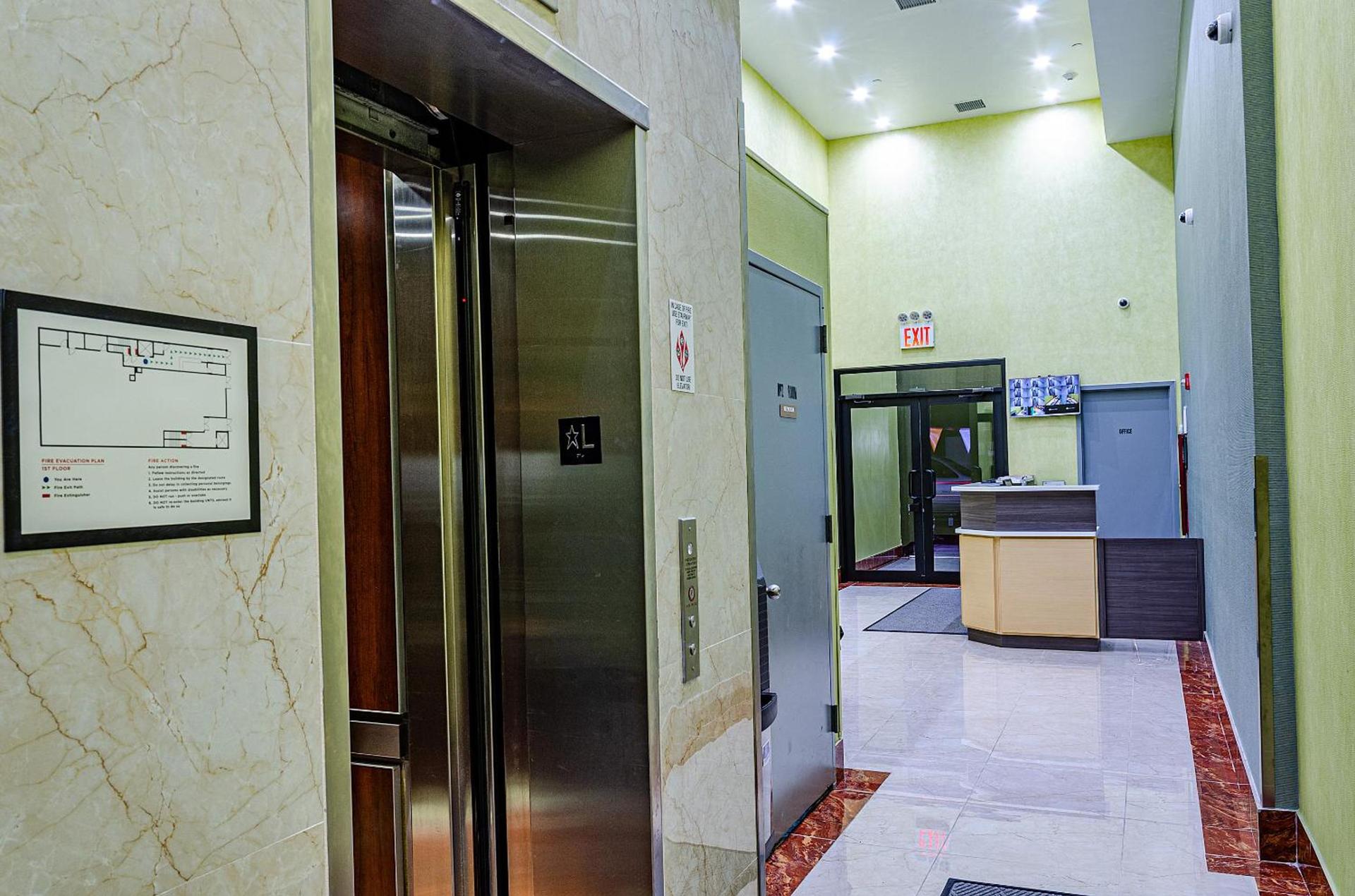 Elmhurst Hotel photo 2