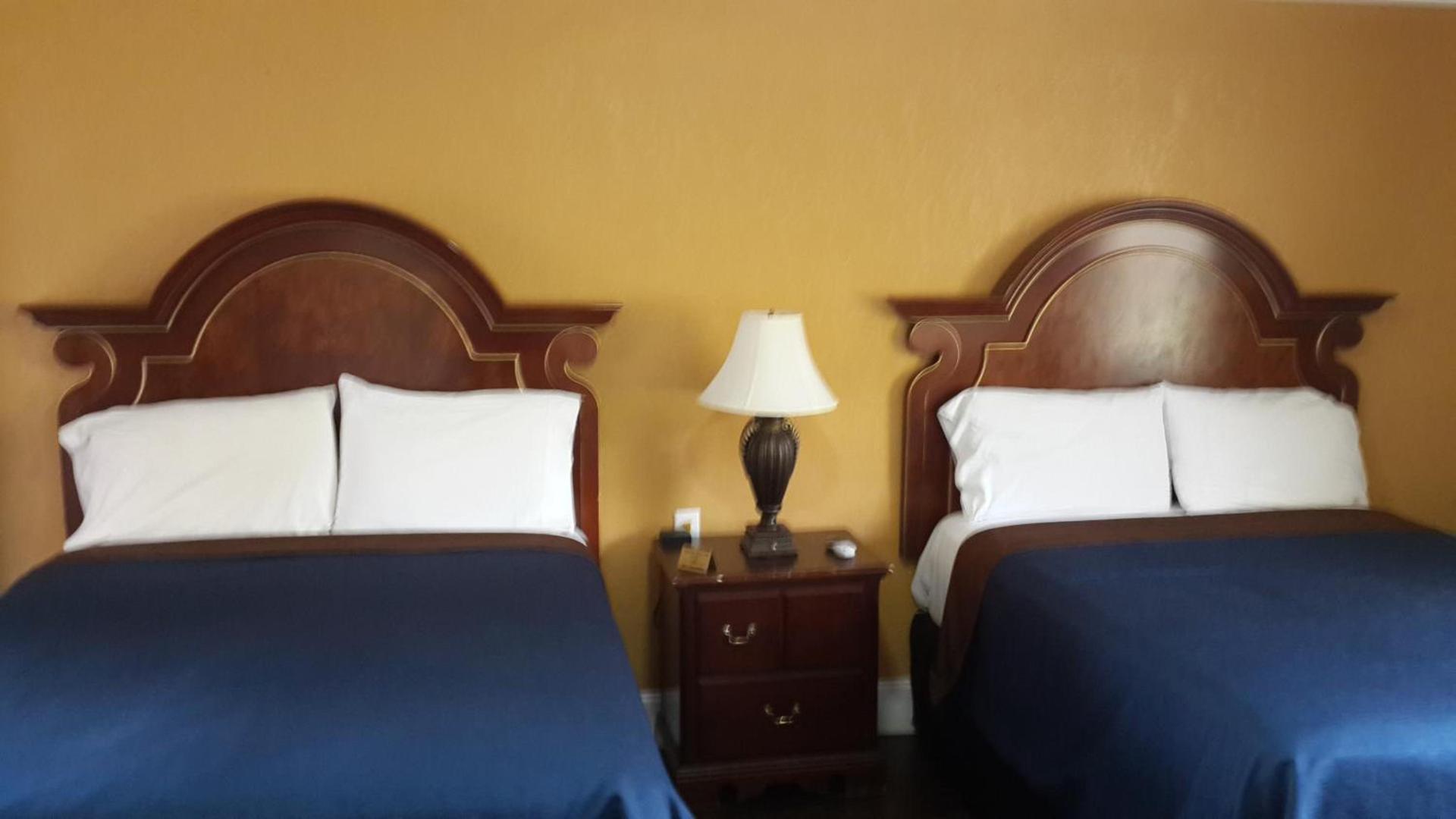 American Regency Inn photo 9