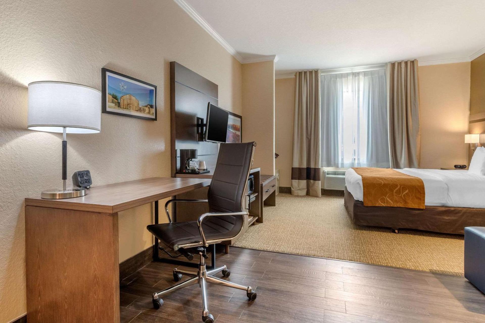 Comfort Suites Baytown I - 10 photo 7