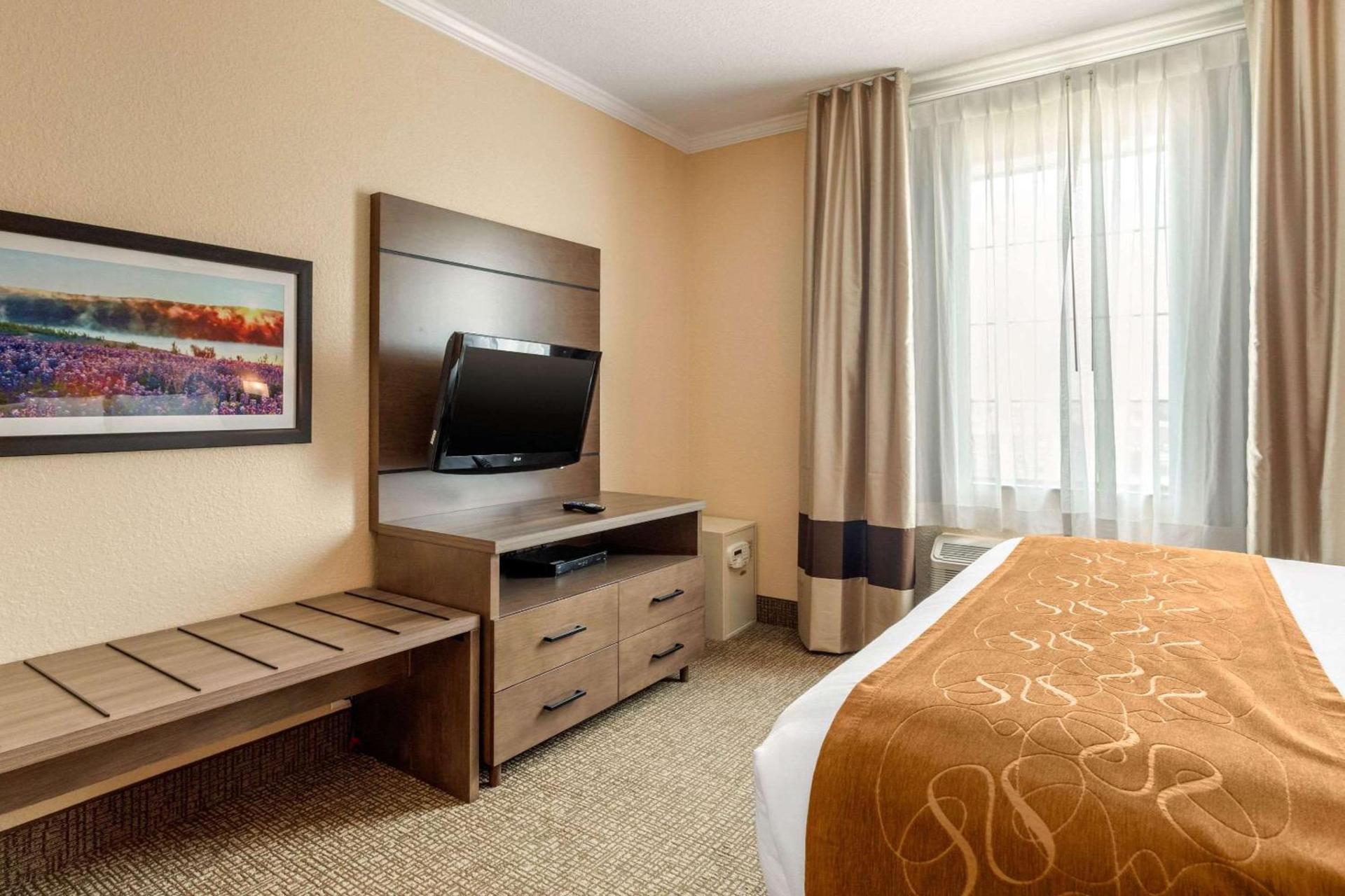 Comfort Suites Baytown I - 10 photo 12