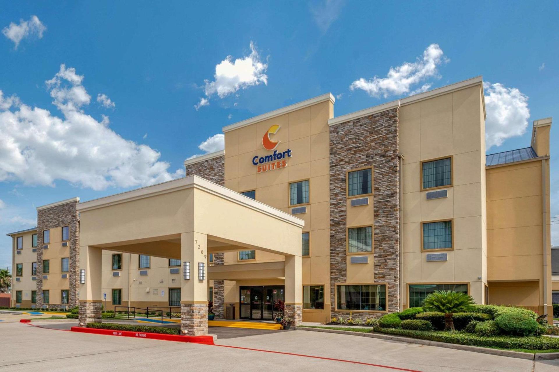 Comfort Suites Baytown I - 10 — hotel in Baytown