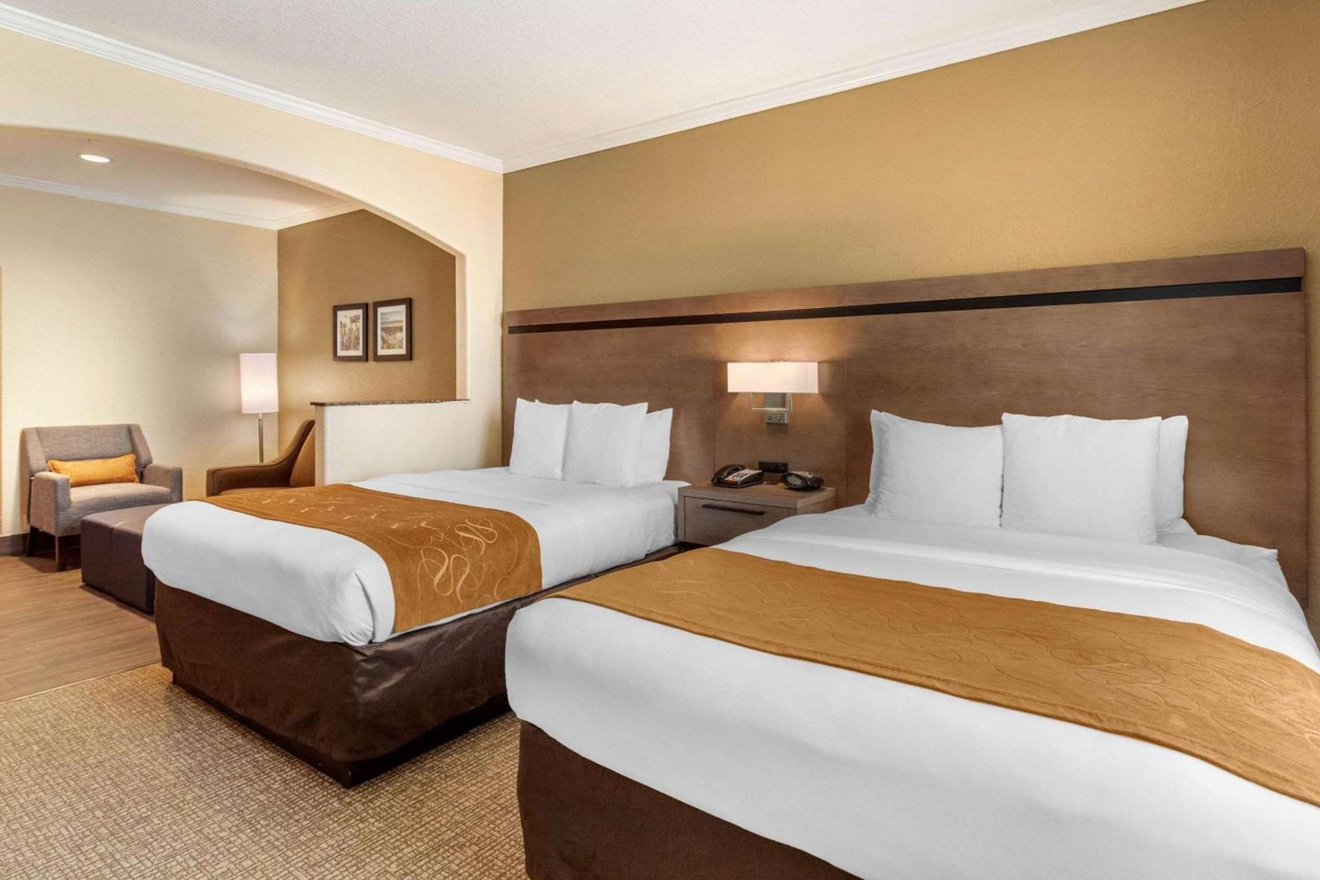 Comfort Suites Baytown I - 10 photo 15