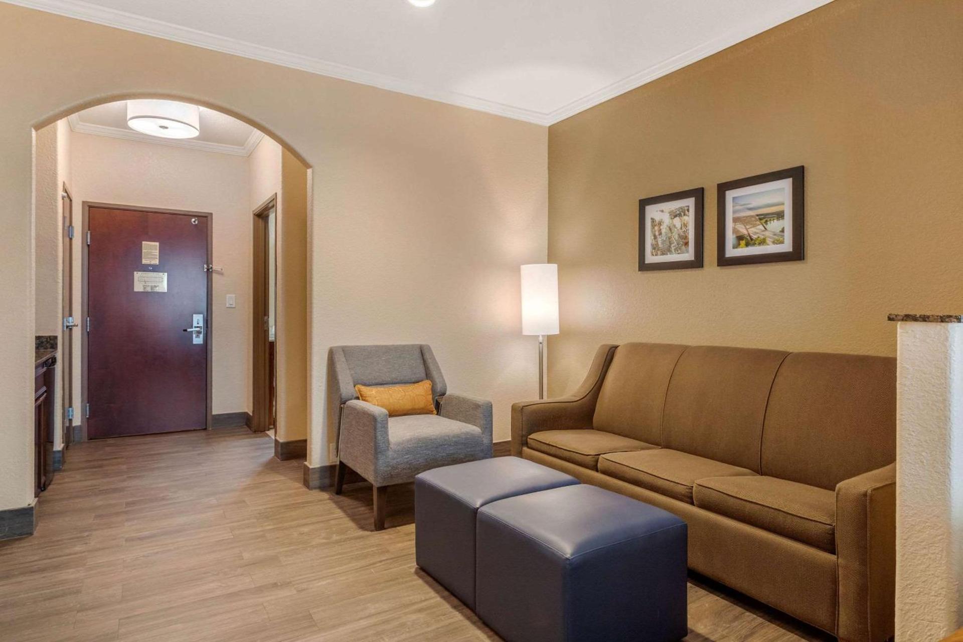 Comfort Suites Baytown I - 10 photo 17