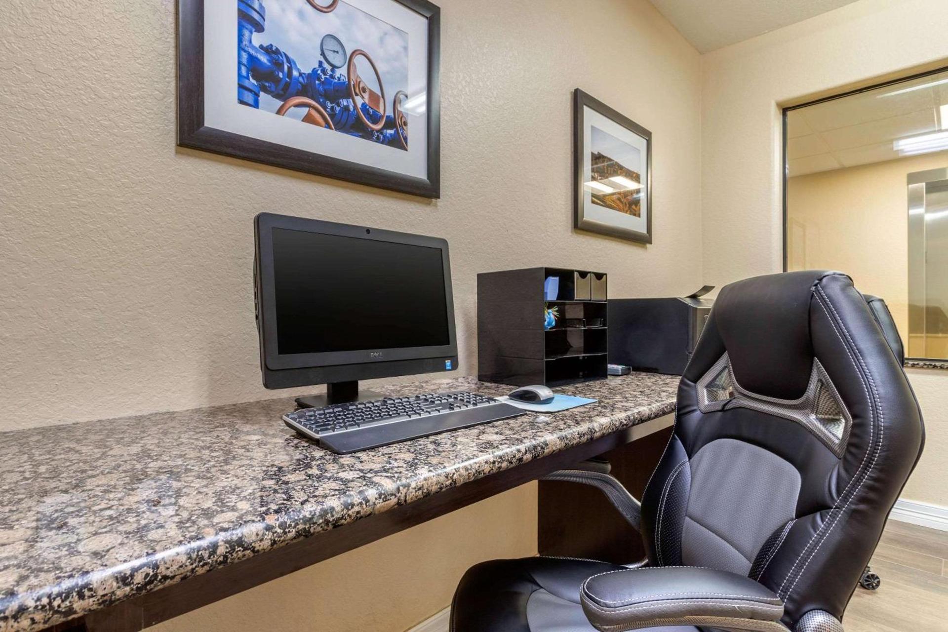 Comfort Suites Baytown I - 10 photo 23