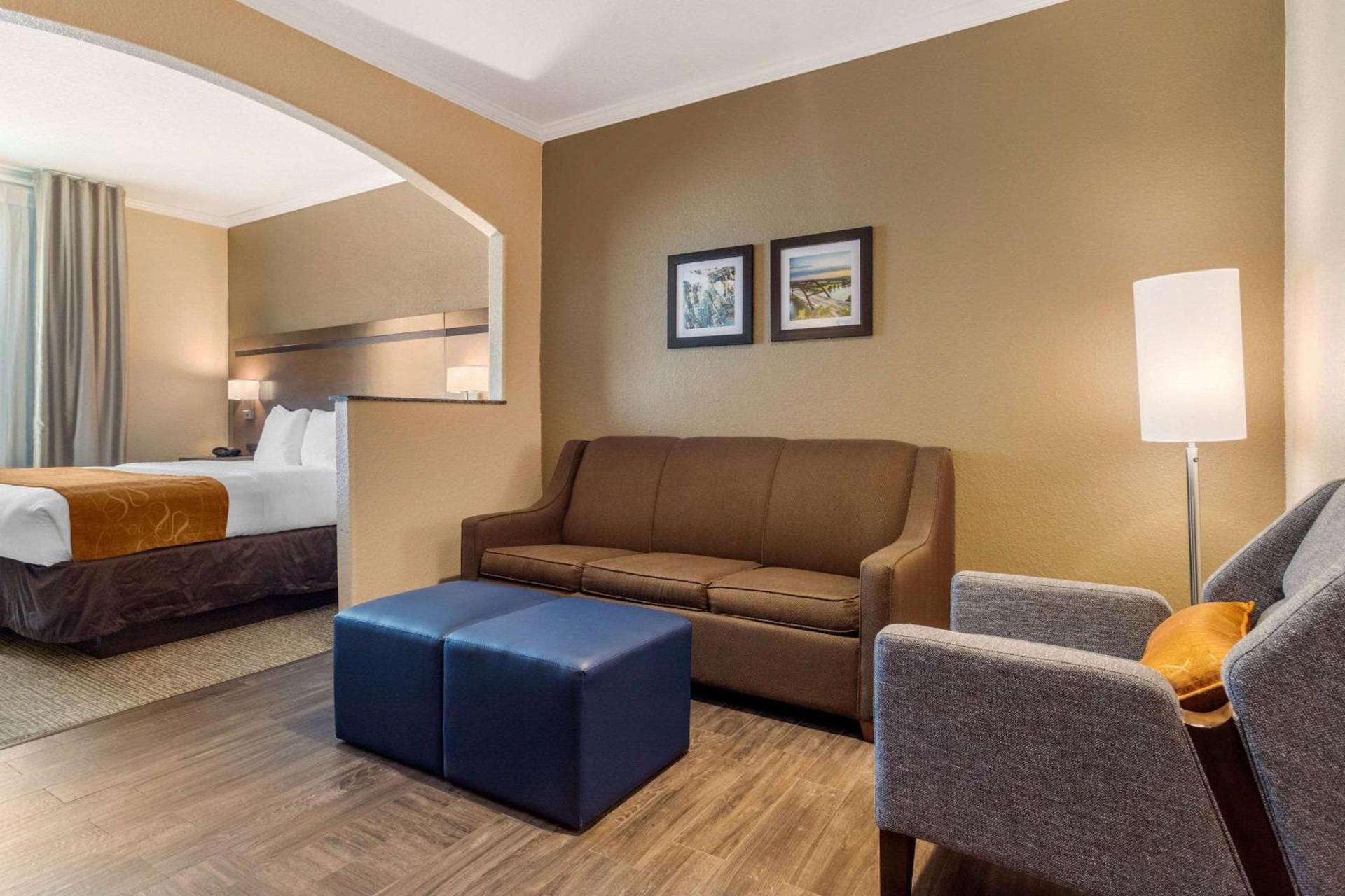 Comfort Suites Baytown I - 10 photo 13