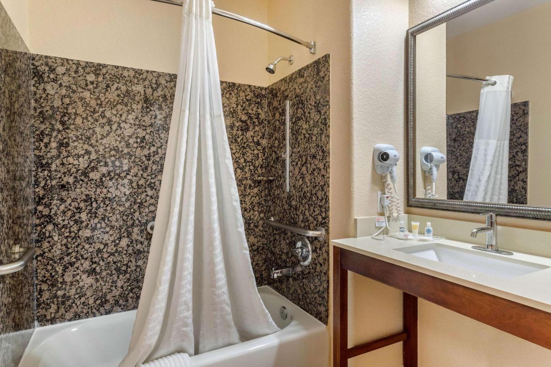 Comfort Suites Baytown I - 10 photo 9