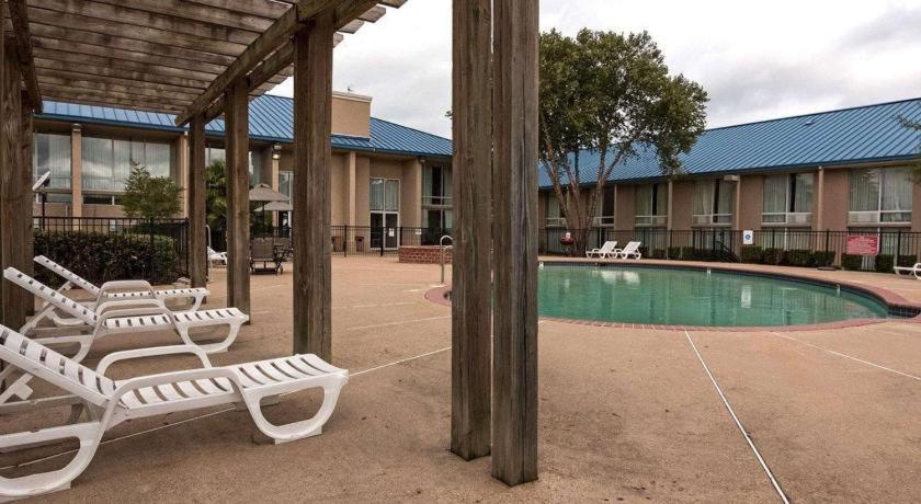 Economy Inn & Suites photo 55