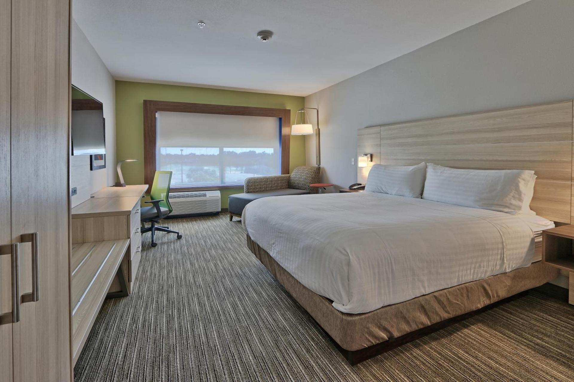 Holiday Inn Express & Suites - Roswell by IHG photo 2