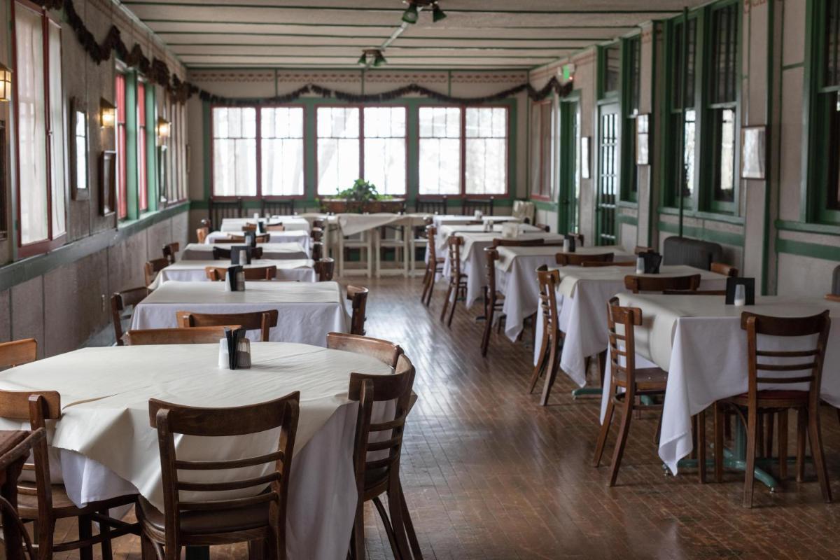 Lakeside Inn photo 2