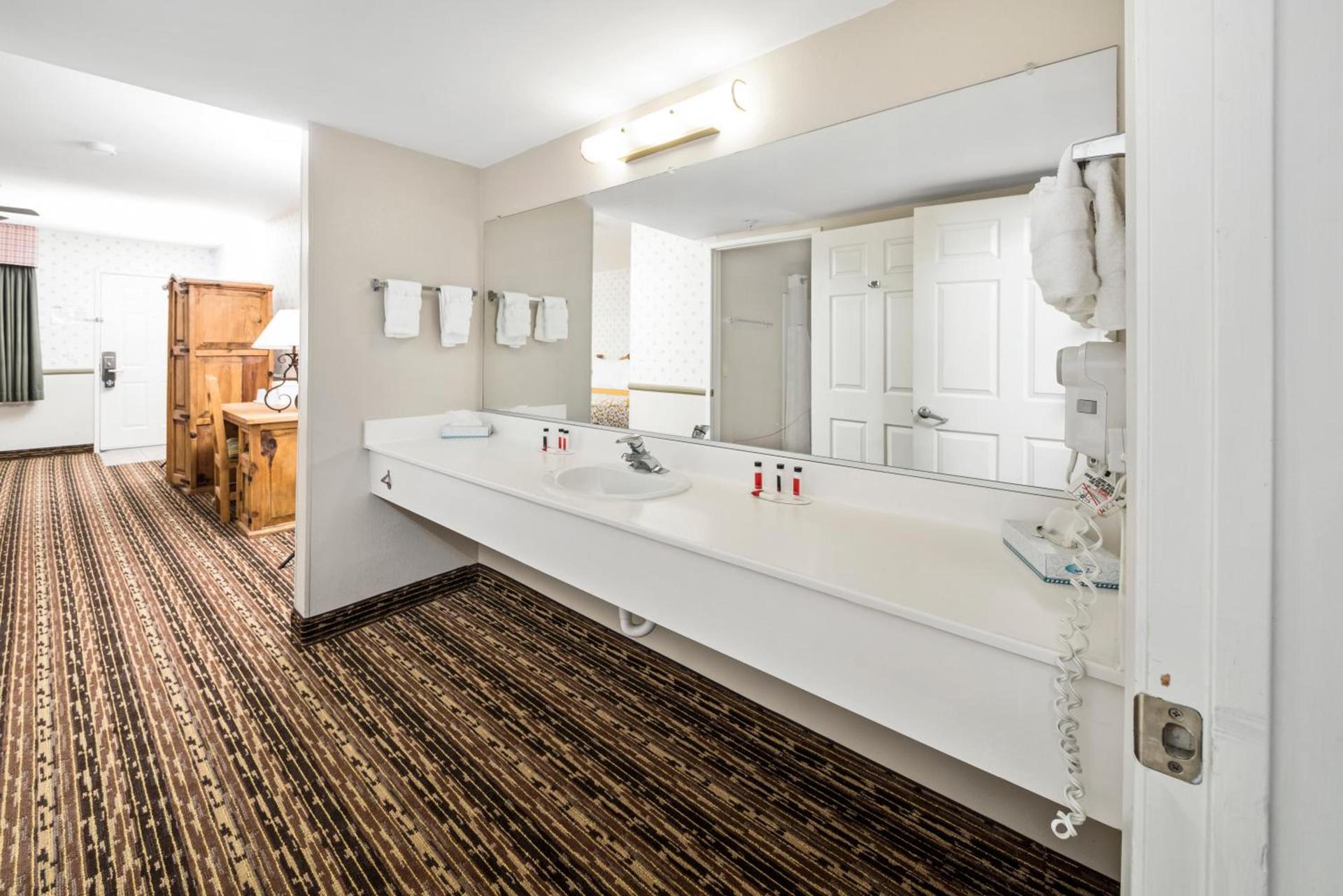 Days Inn by Wyndham Lebec photo 20