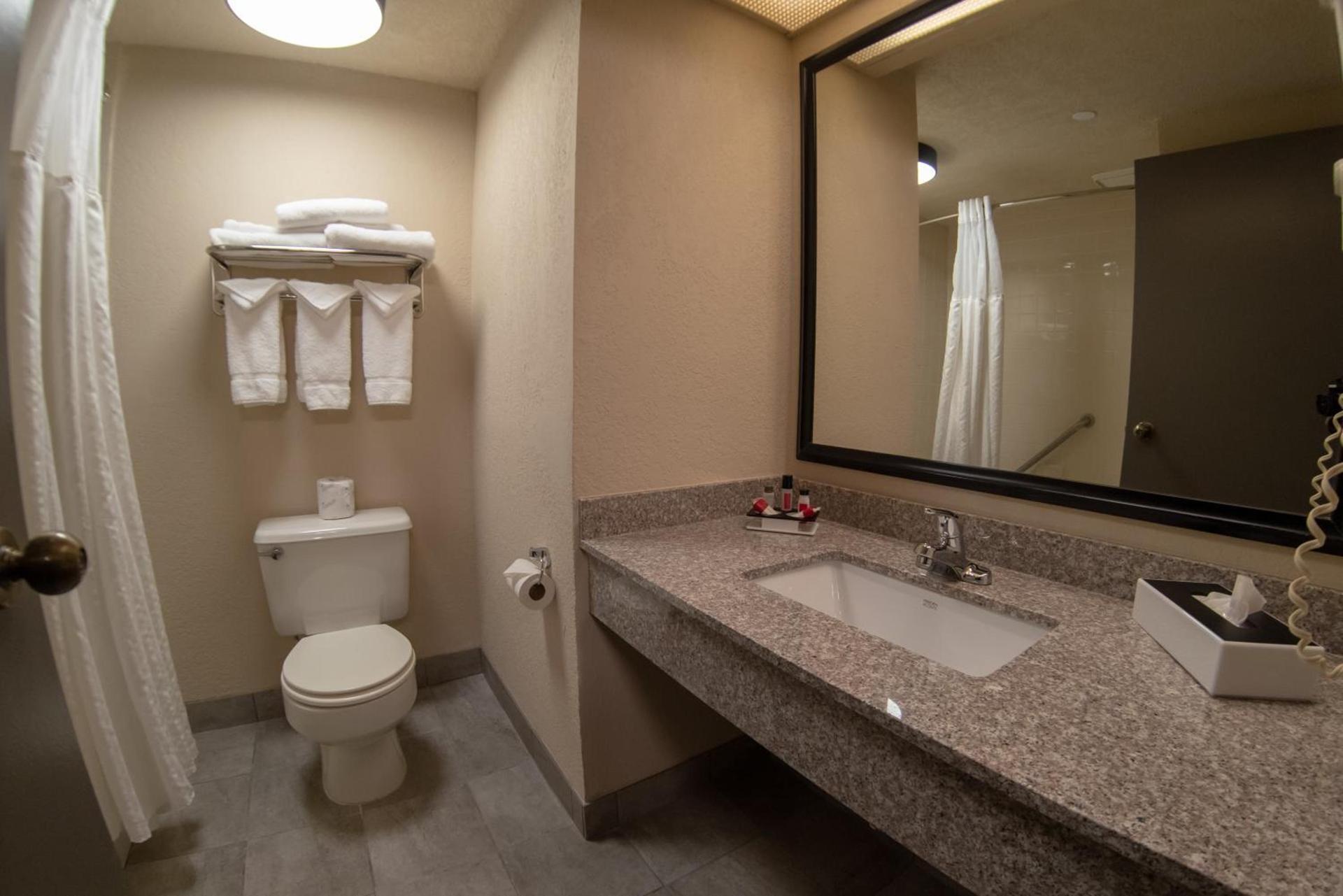 Baymont by Wyndham Shakopee photo 45