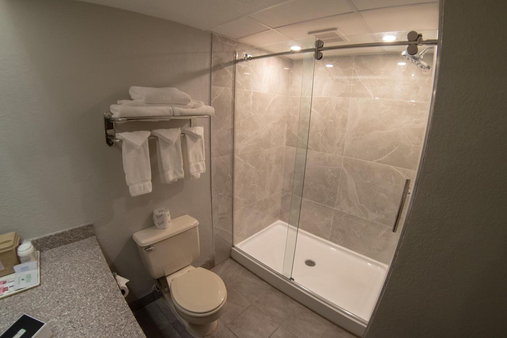 Baymont by Wyndham Shakopee photo 49