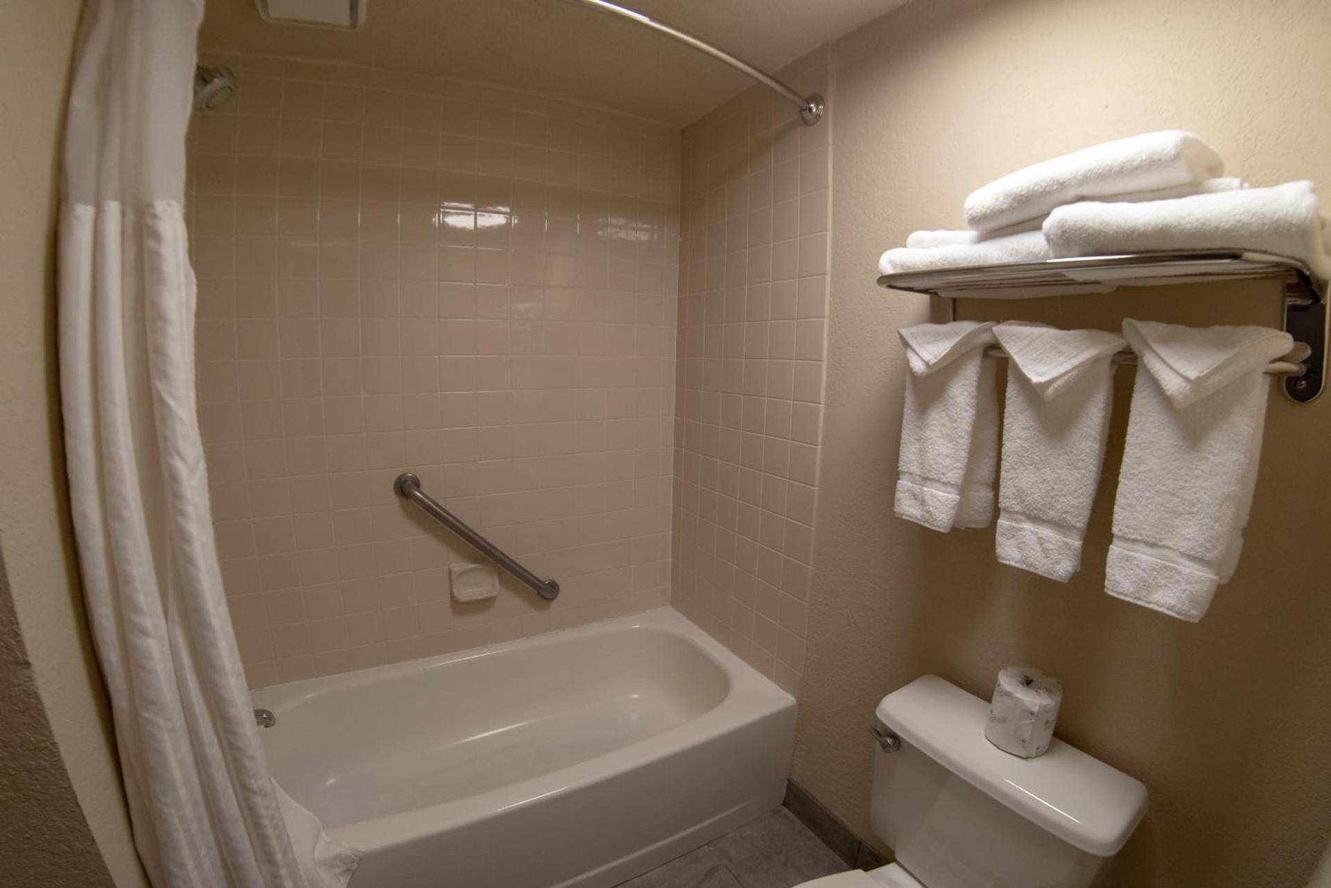 Baymont by Wyndham Shakopee photo 44
