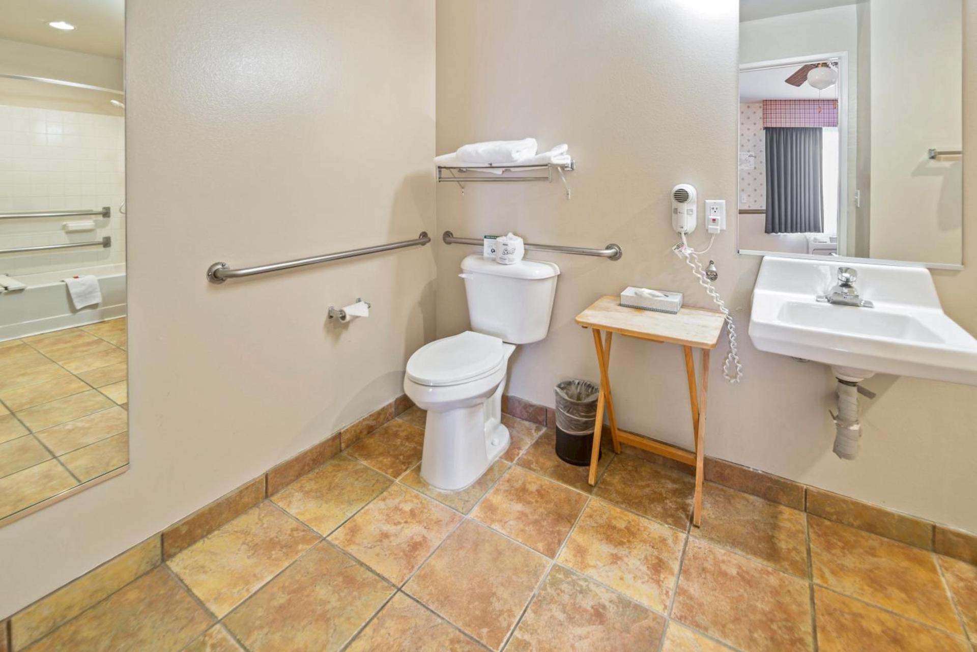 Days Inn by Wyndham Lebec photo 19