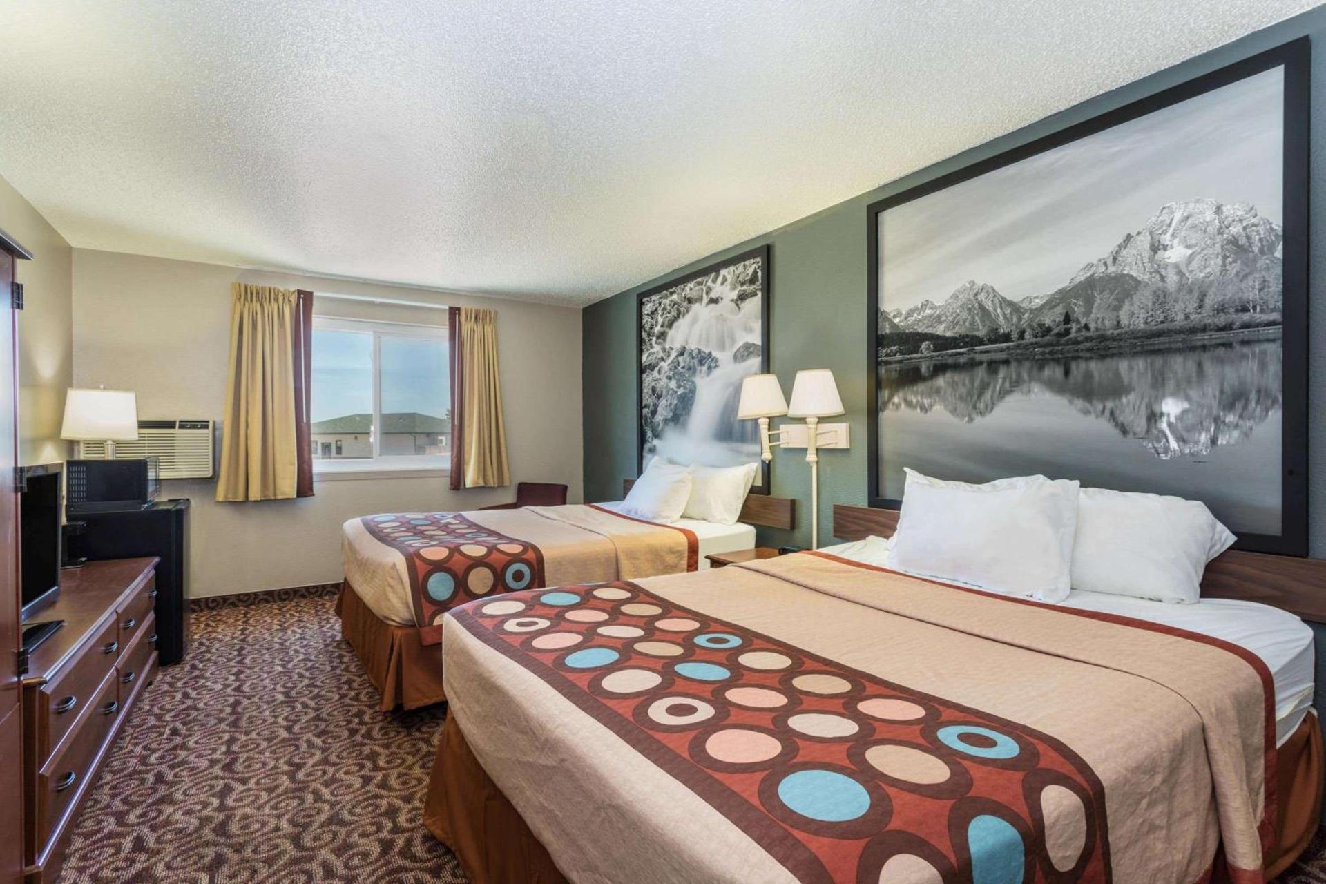 Super 8 by Wyndham Gillette photo 9
