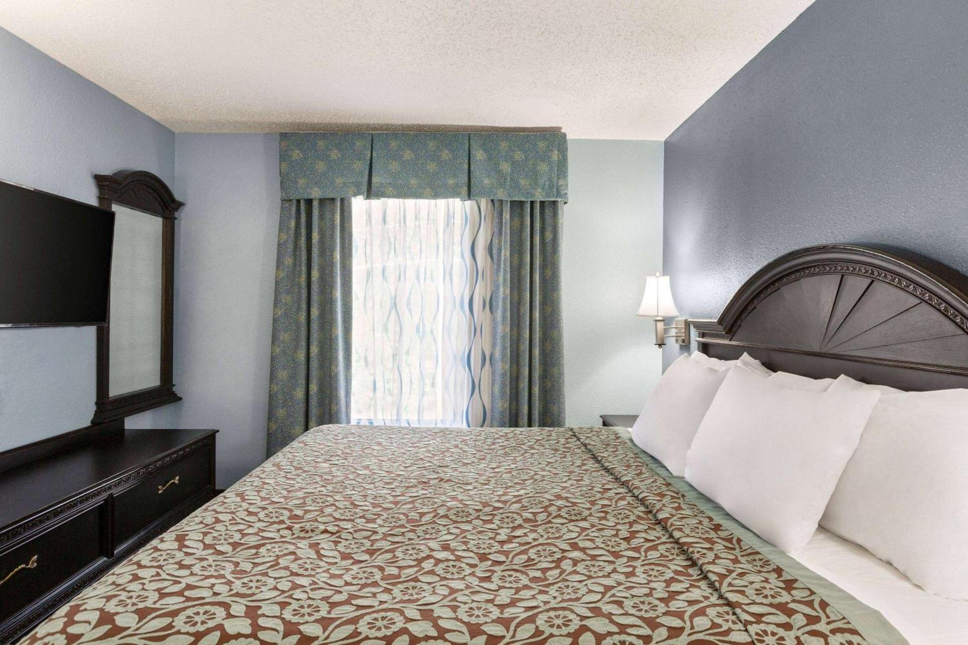 Days Inn by Wyndham Weldon Roanoke Rapids photo 62