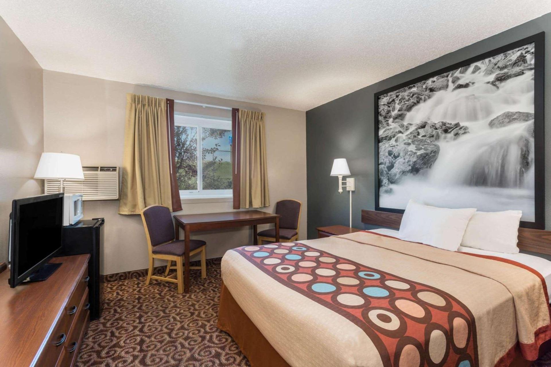 Super 8 by Wyndham Gillette photo 7