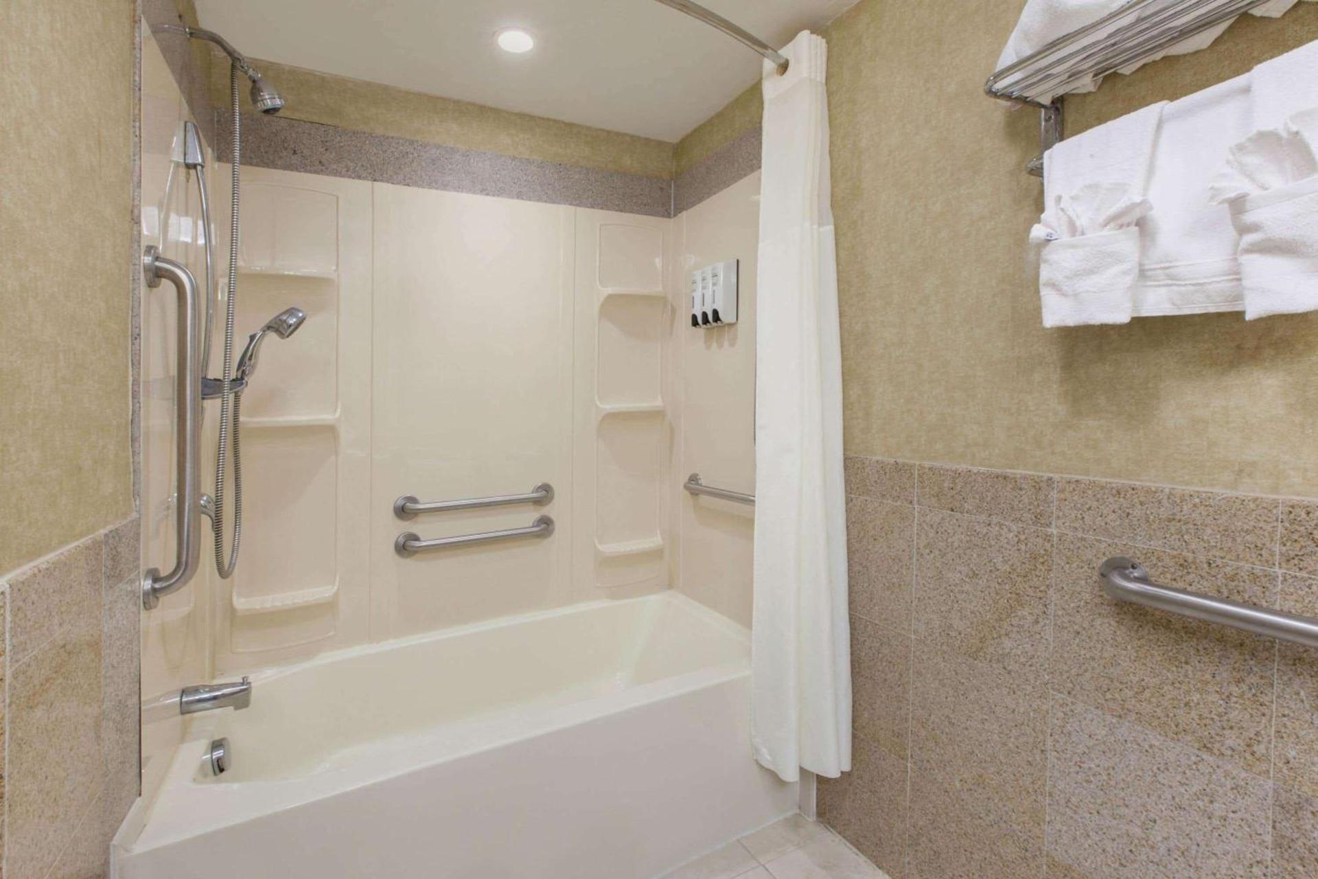 Baymont by Wyndham Pompton Plains/Wayne photo 8