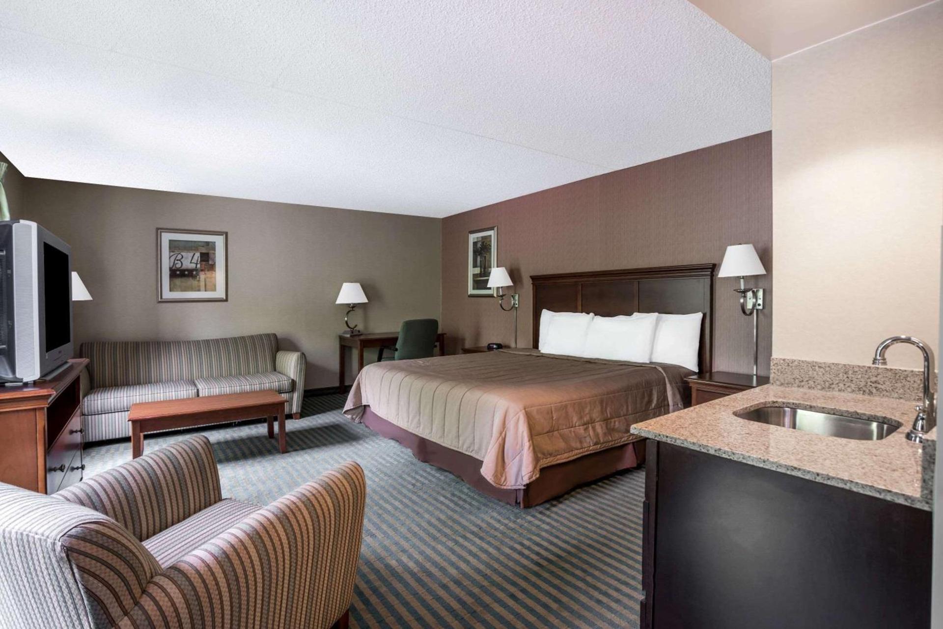 Days Inn by Wyndham Westminster photo 8