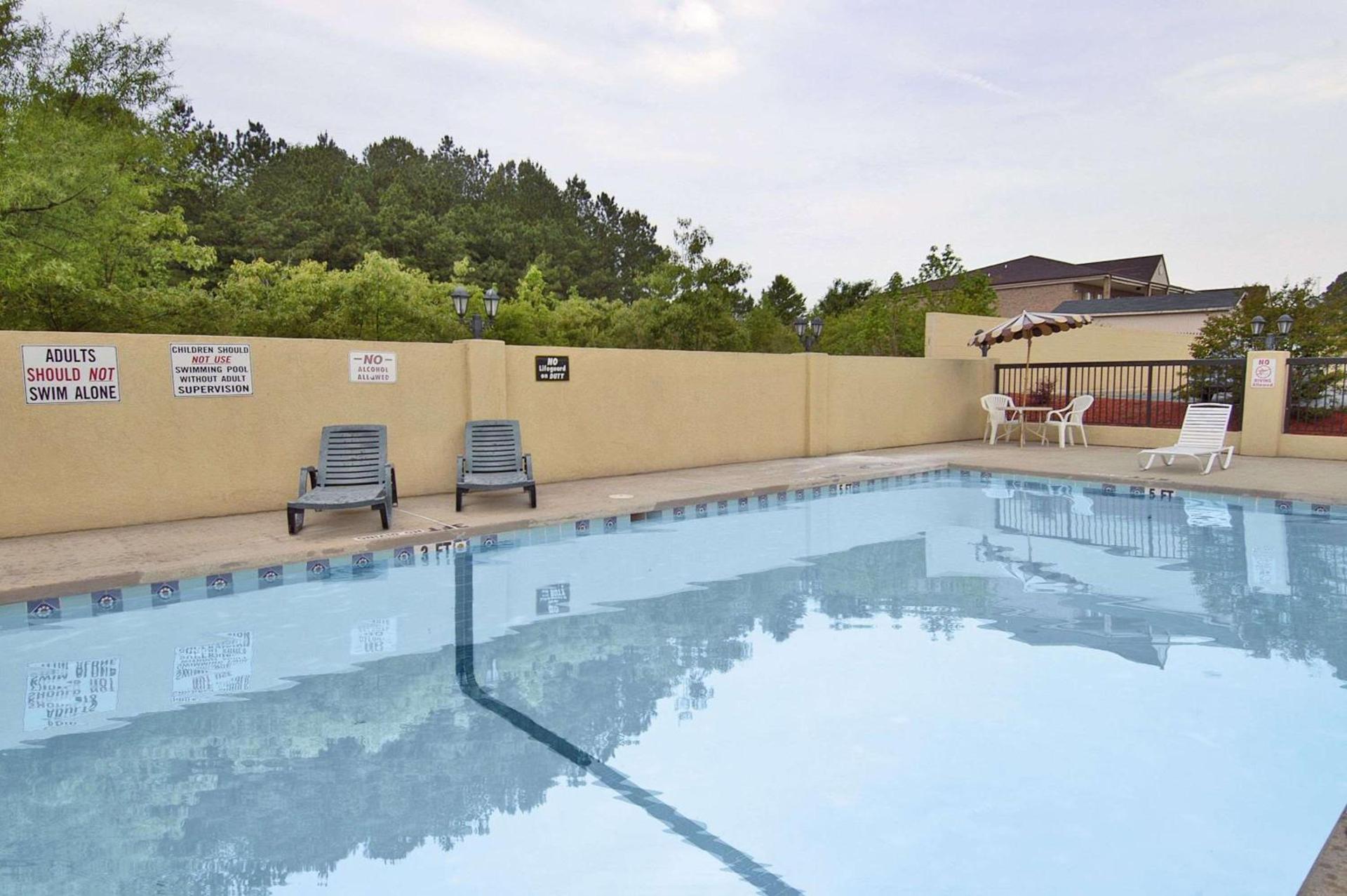 Days Inn by Wyndham Weldon Roanoke Rapids photo 52