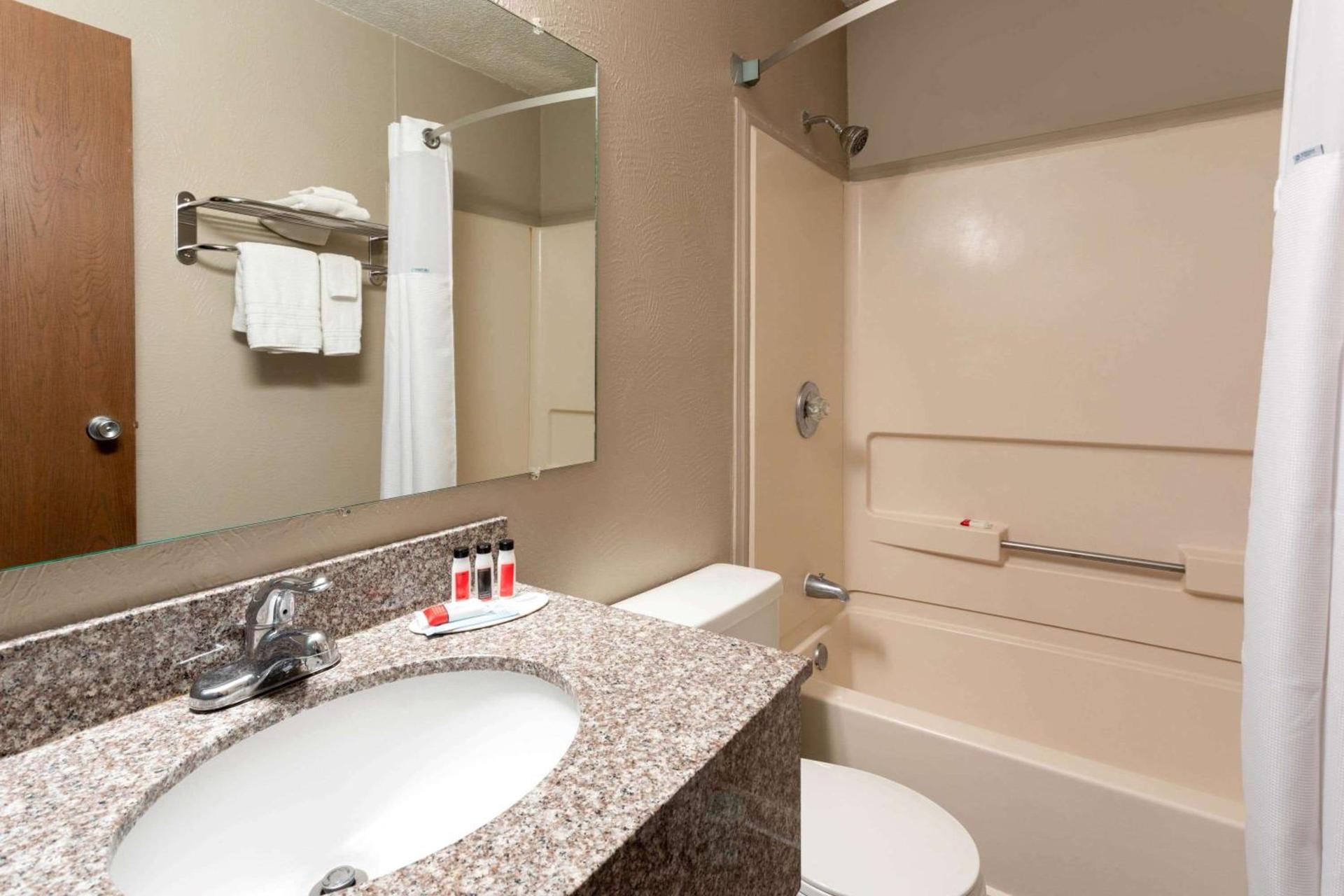 Super 8 by Wyndham Gillette photo 13