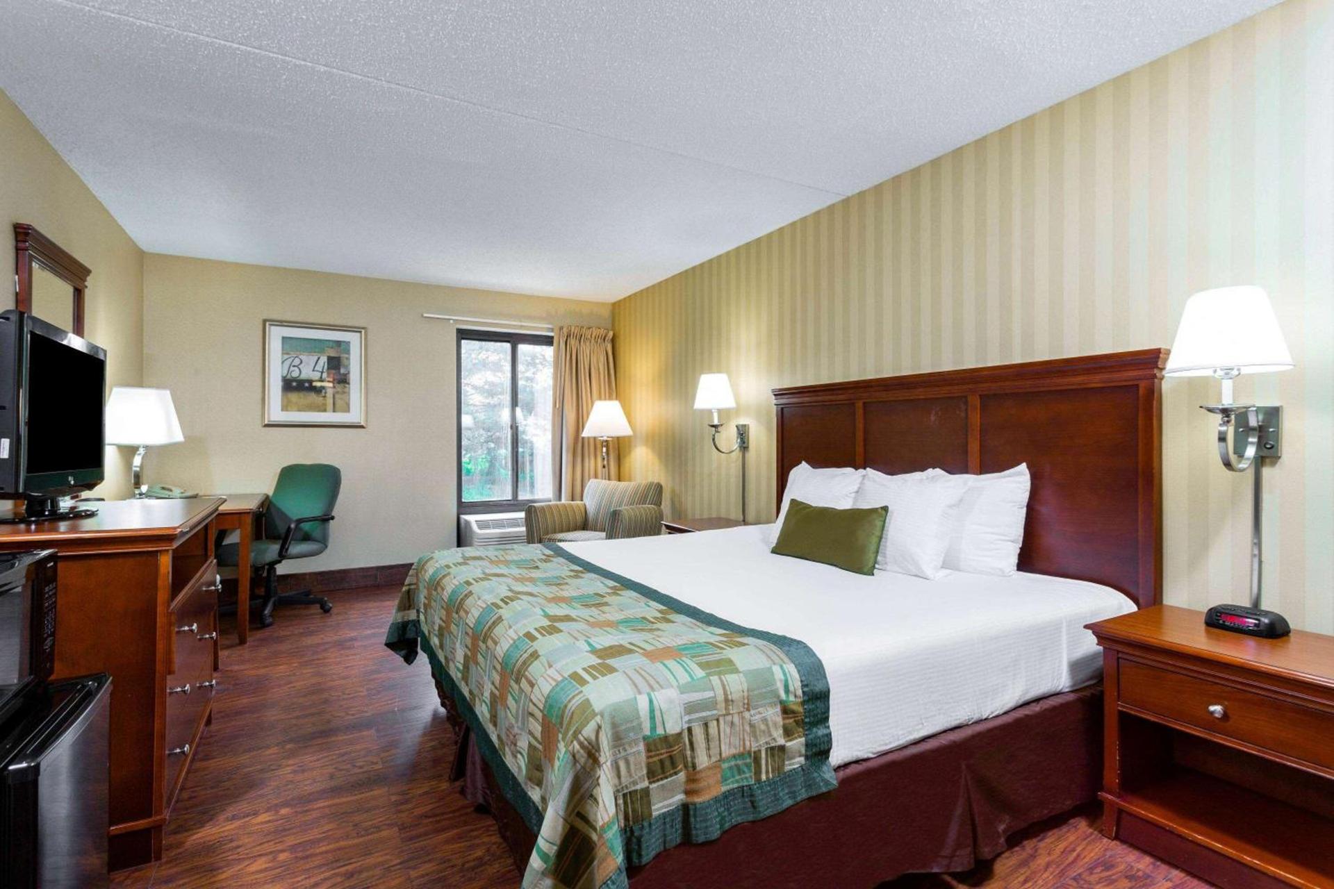 Days Inn by Wyndham Westminster photo 16