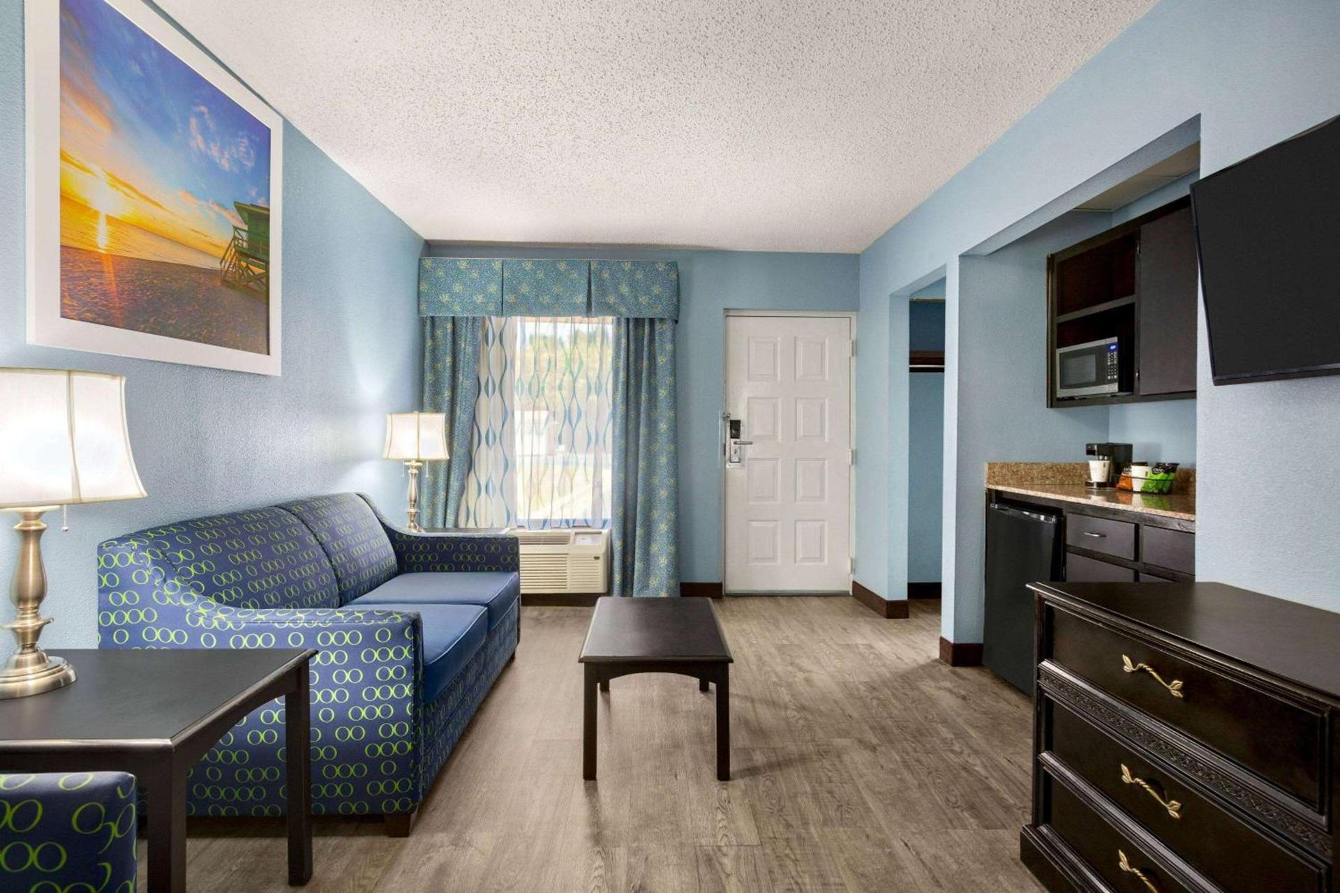 Days Inn by Wyndham Weldon Roanoke Rapids photo 49