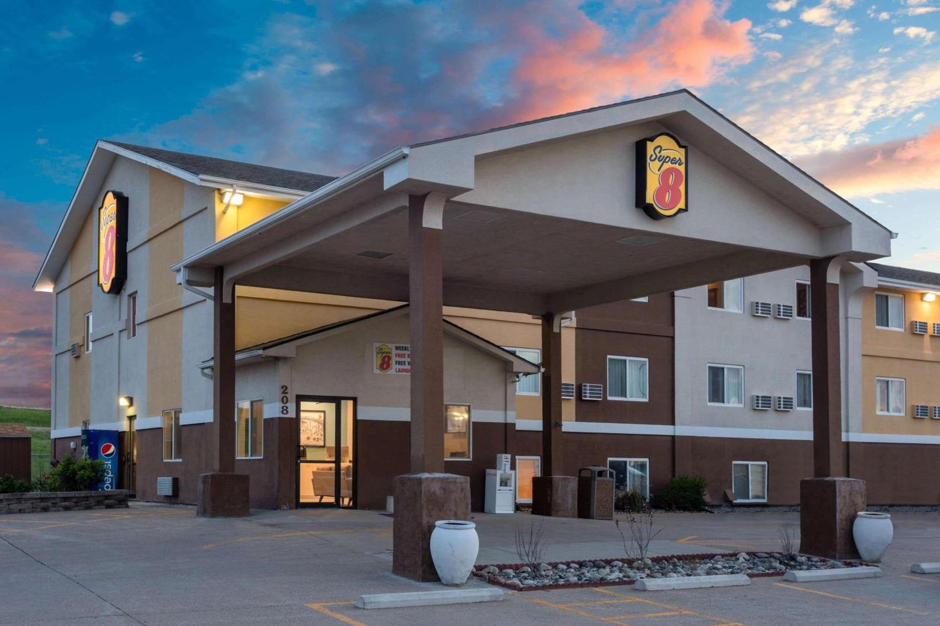 Super 8 by Wyndham Gillette photo 2