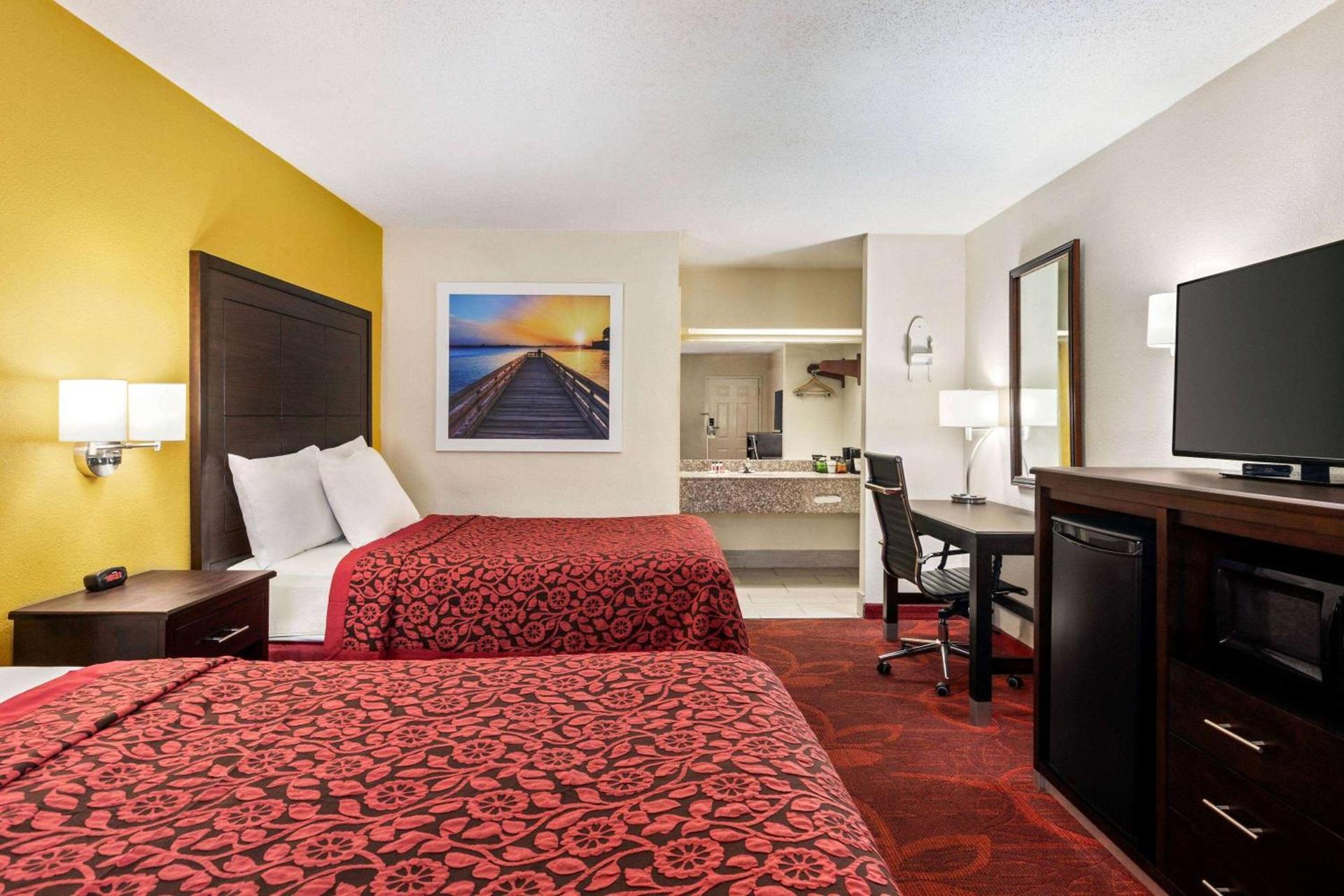 Days Inn by Wyndham Weldon Roanoke Rapids photo 48