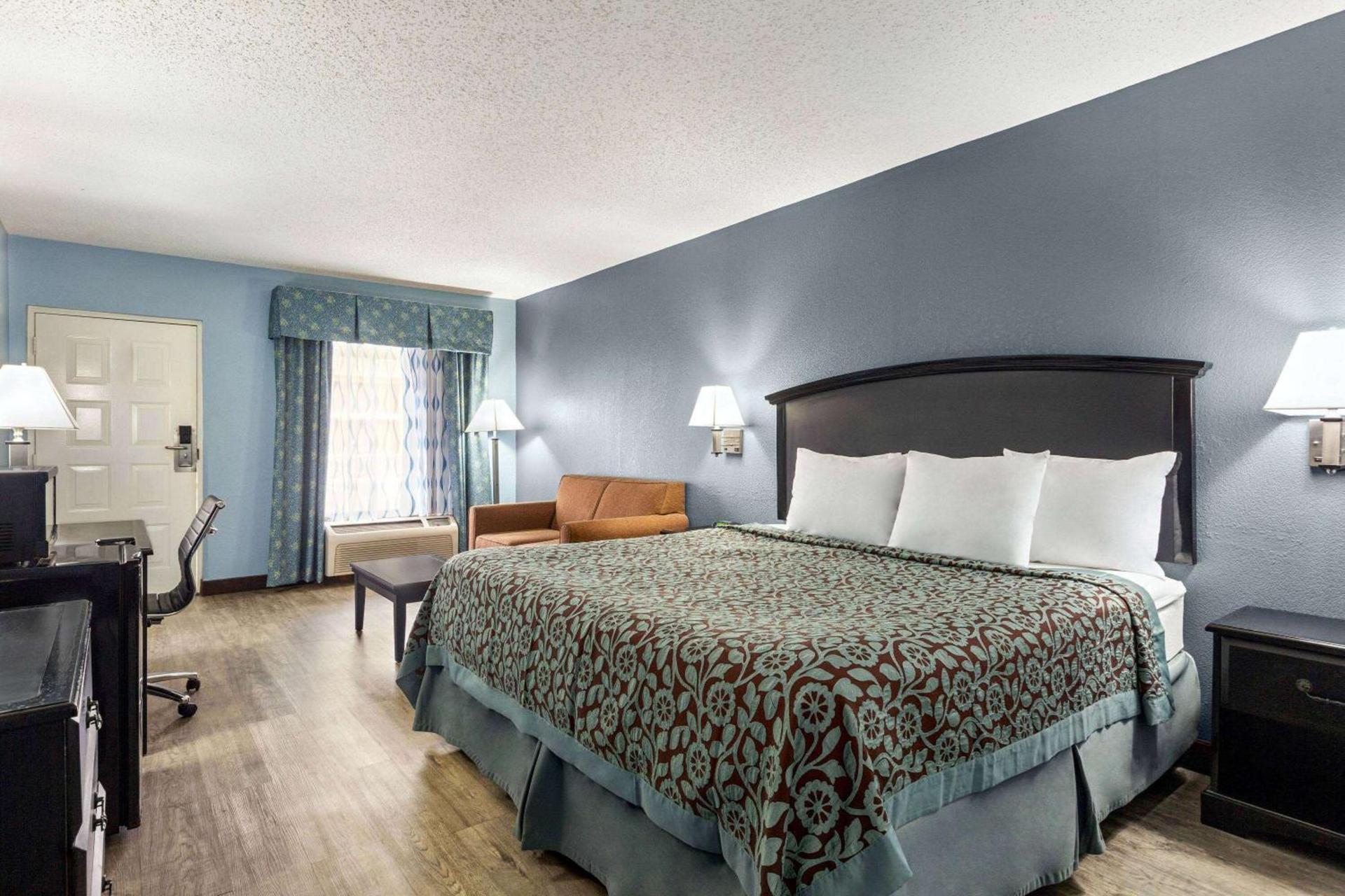 Days Inn by Wyndham Weldon Roanoke Rapids photo 45