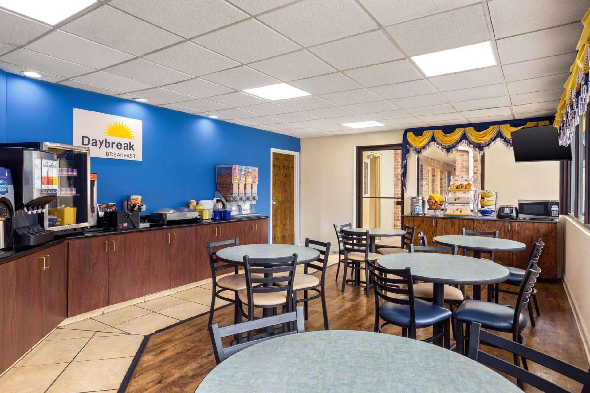 Days Inn by Wyndham Weldon Roanoke Rapids photo 40