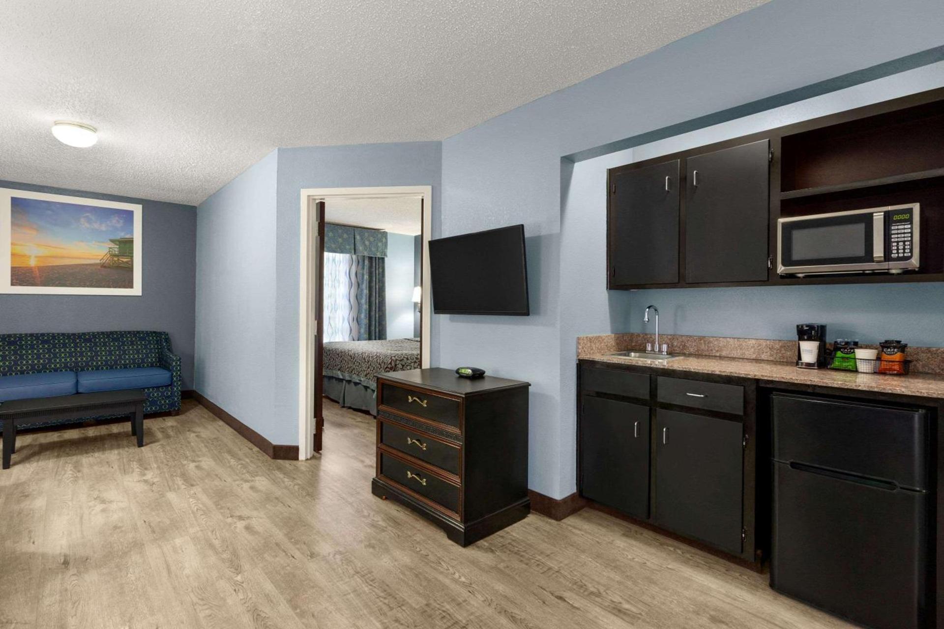 Days Inn by Wyndham Weldon Roanoke Rapids photo 31