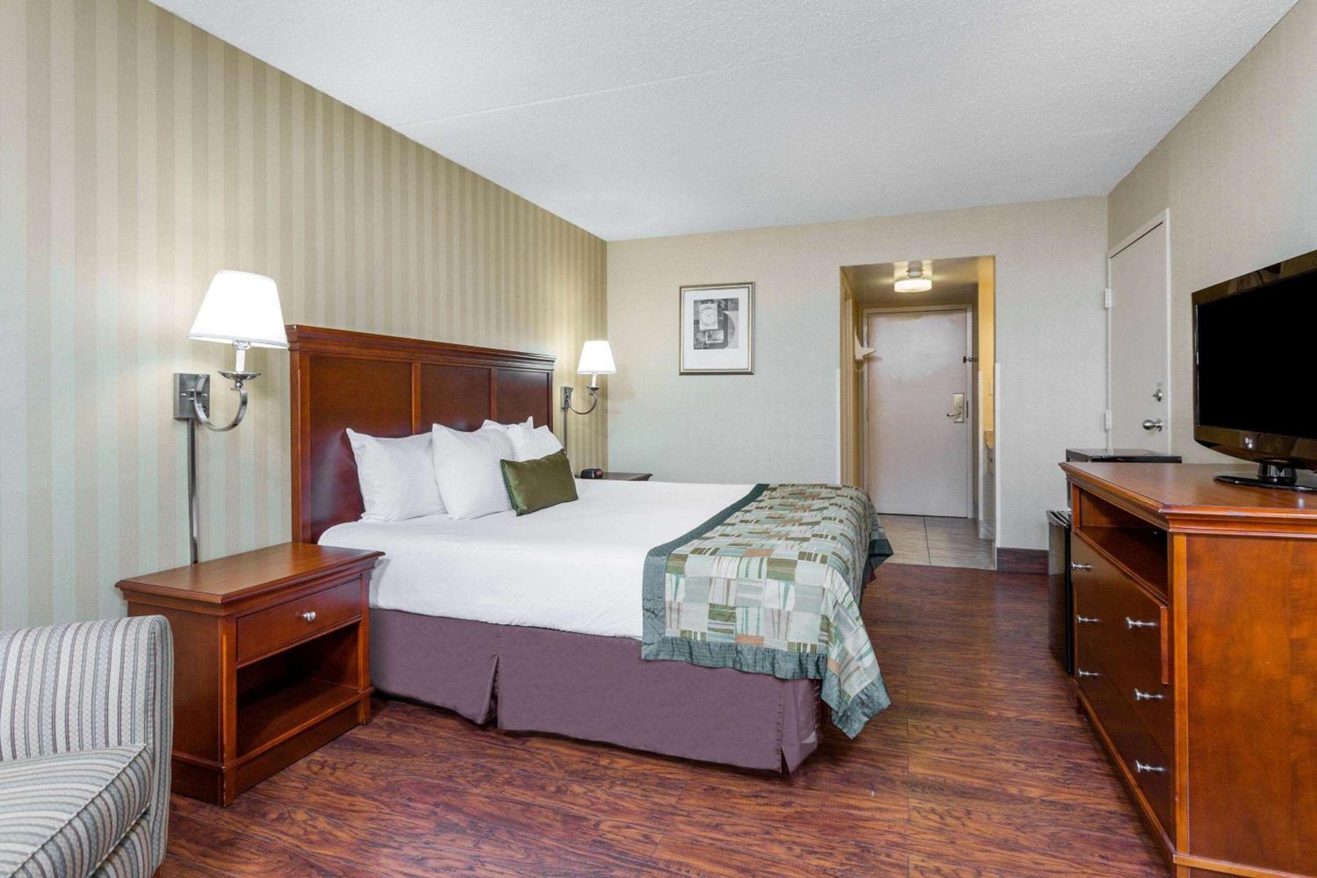 Days Inn by Wyndham Westminster photo 17