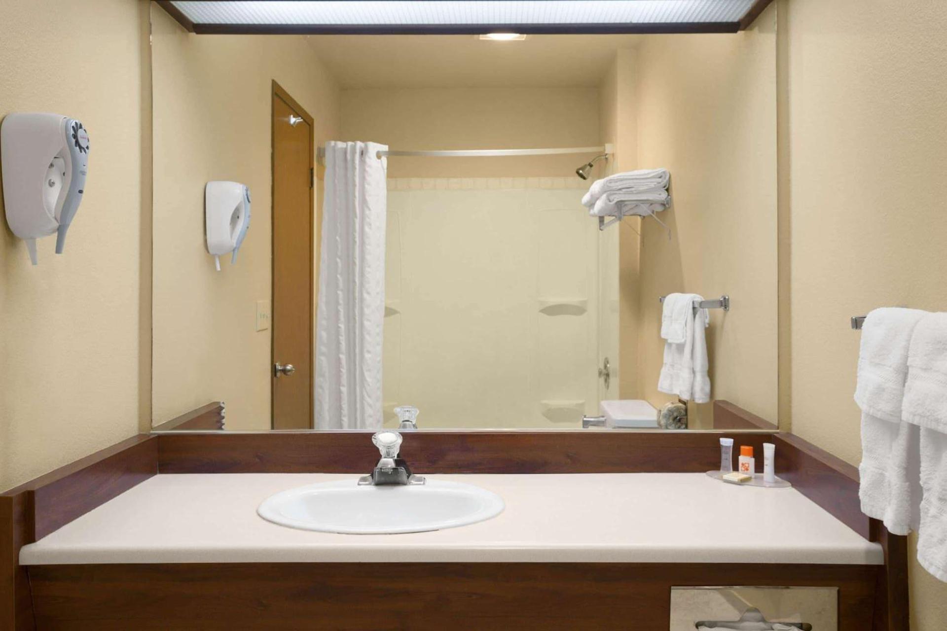 Howard Johnson by Wyndham Leavenworth photo 18