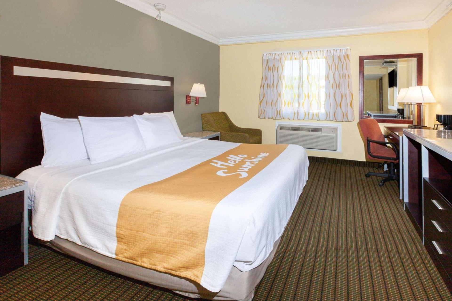 Days Inn by Wyndham Nanuet / Spring Valley photo 10