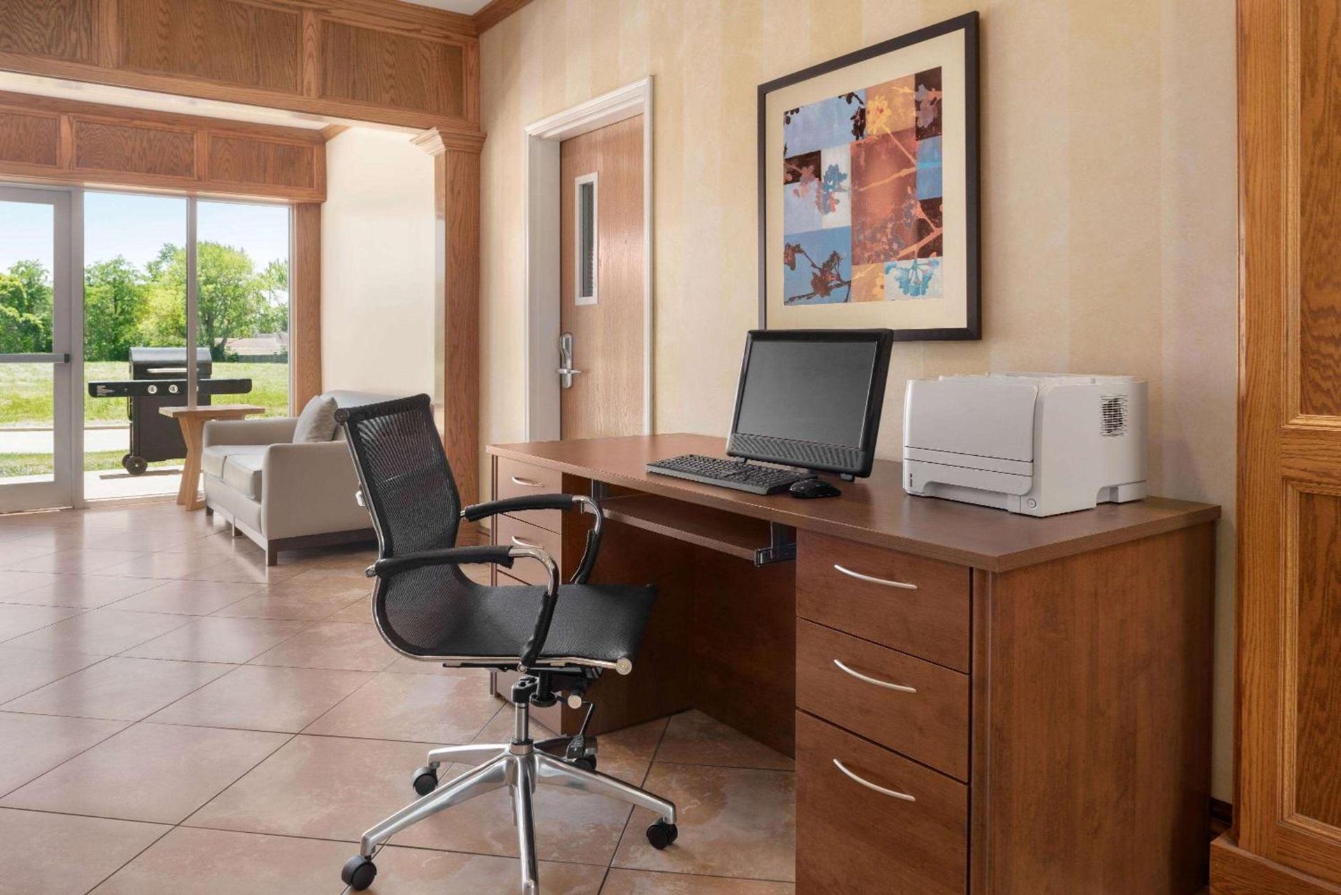 Hawthorn Extended Stay by Wyndham Decatur photo 33