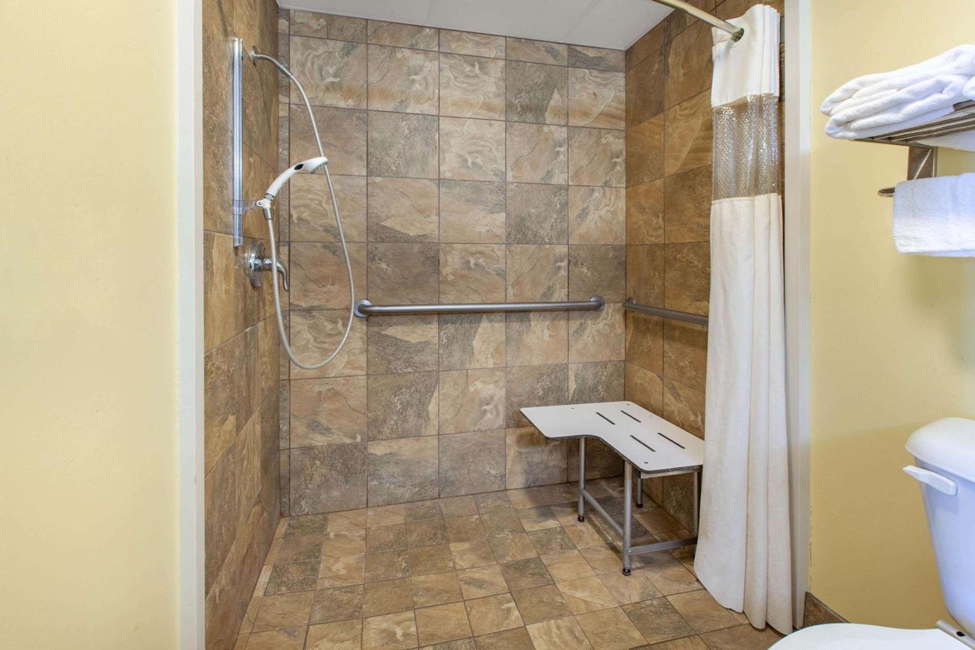 Days Inn by Wyndham Grantville photo 15