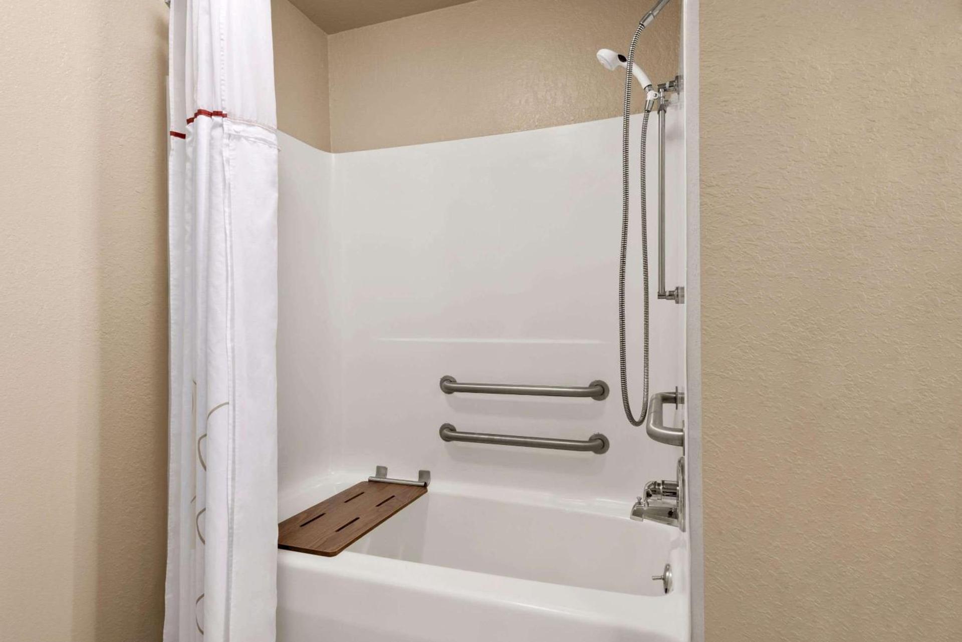 Hawthorn Extended Stay by Wyndham Decatur photo 26