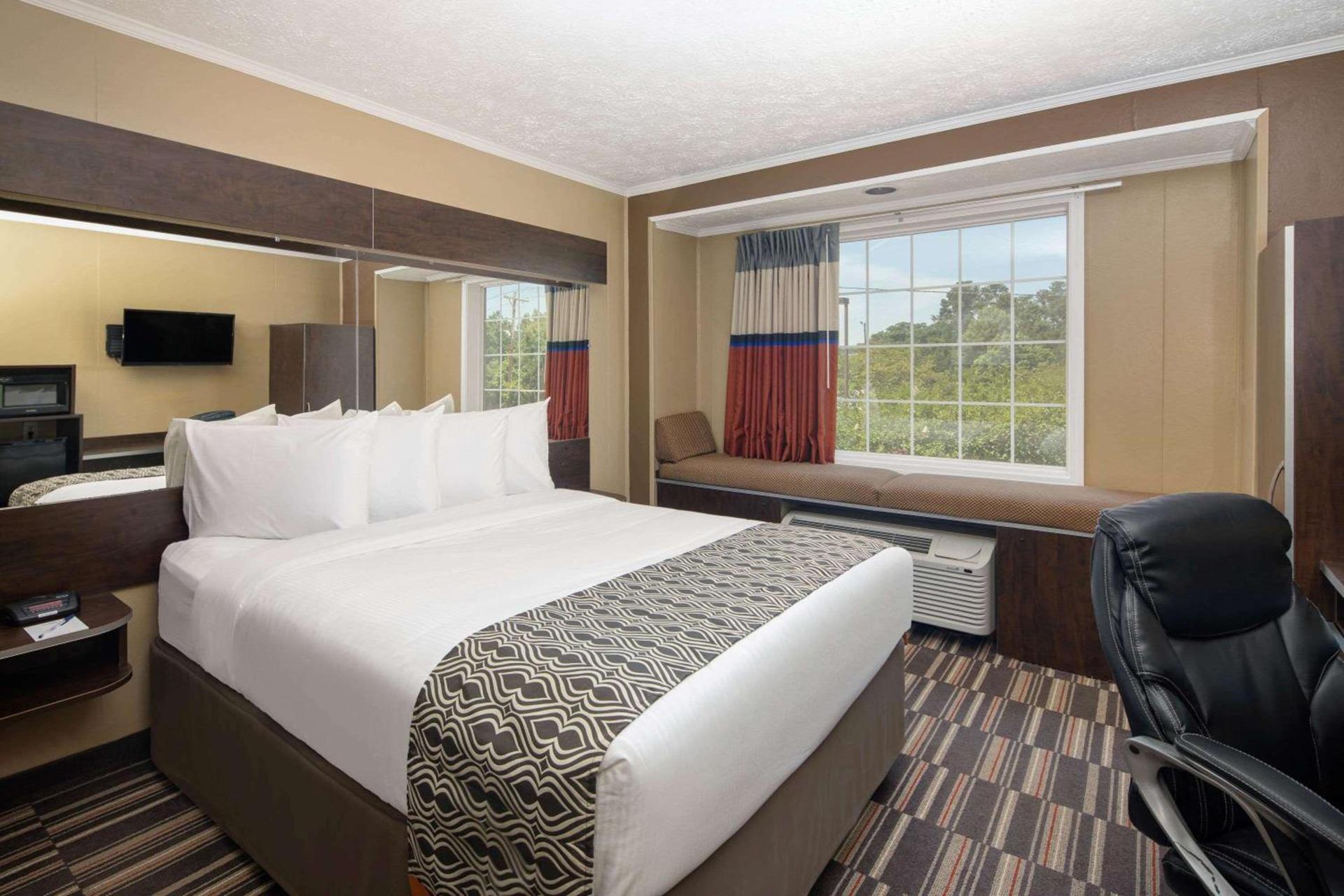 Microtel Inn & Suites by Wyndham Columbia Fort Jackson N photo 15