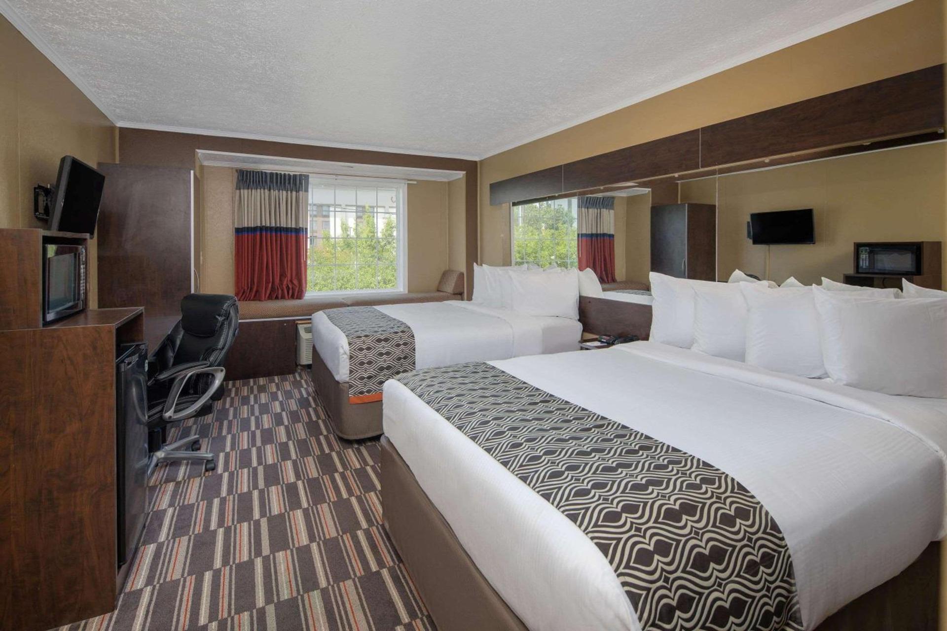 Microtel Inn & Suites by Wyndham Columbia Fort Jackson N photo 17