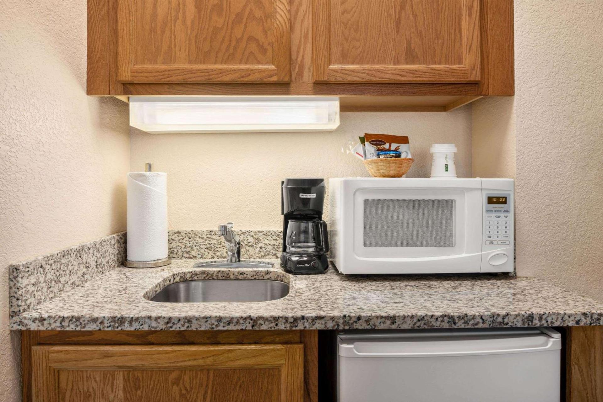 Hawthorn Extended Stay by Wyndham Decatur photo 21