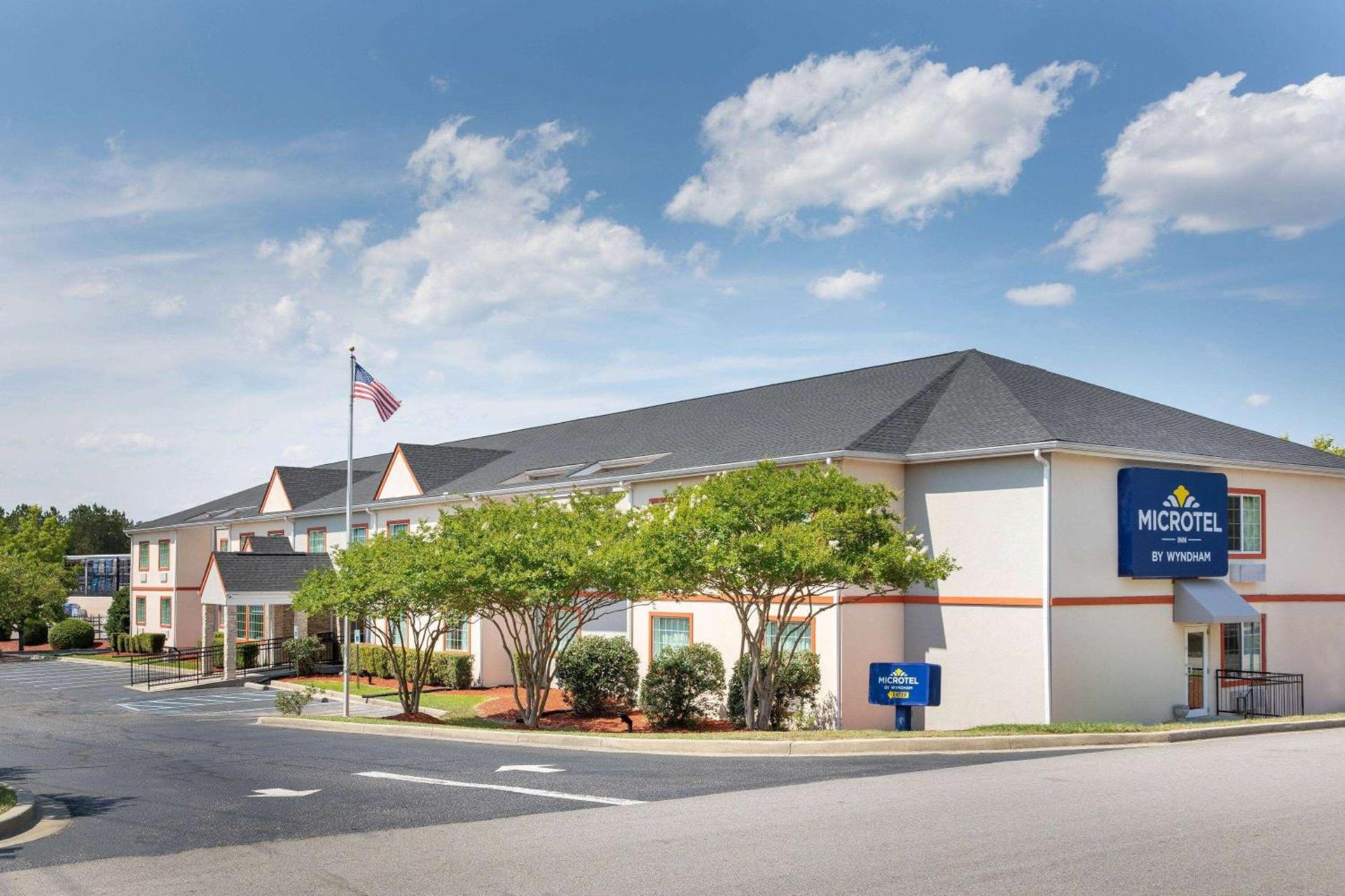 Microtel Inn & Suites by Wyndham Columbia Fort Jackson N photo 4